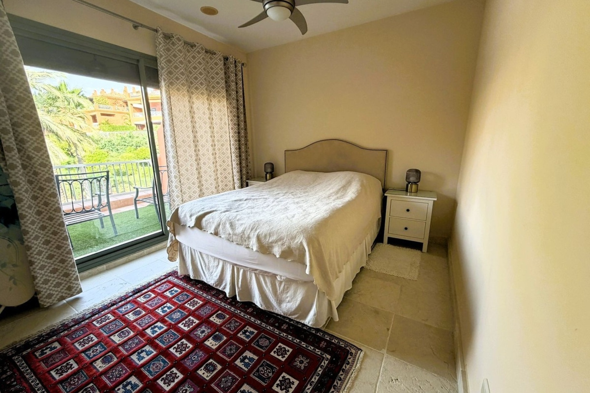 Wiederverkauf - apartment - Estepona - Atalaya