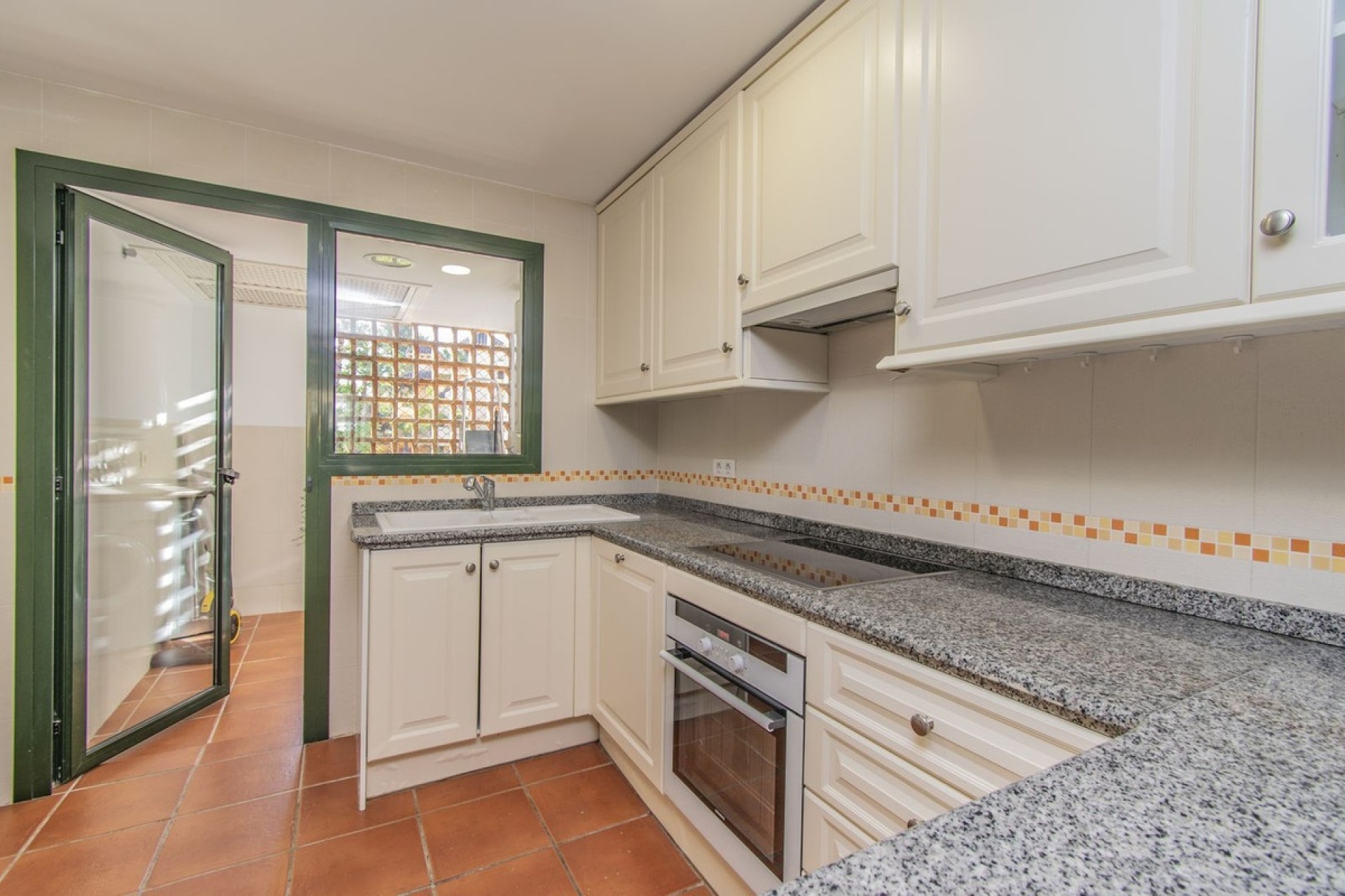 Wiederverkauf - apartment - Estepona - Atalaya