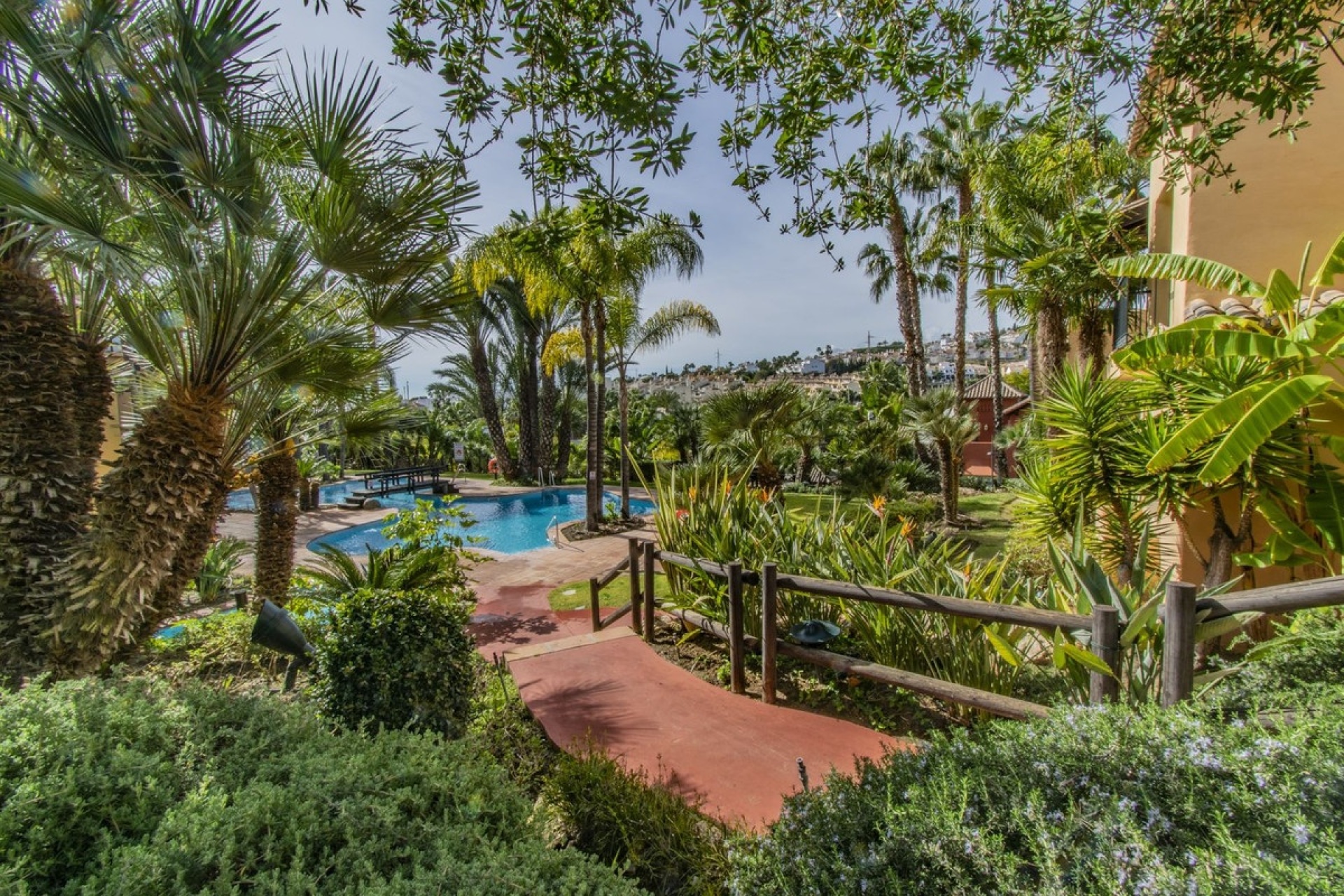 Wiederverkauf - apartment - Estepona - Atalaya
