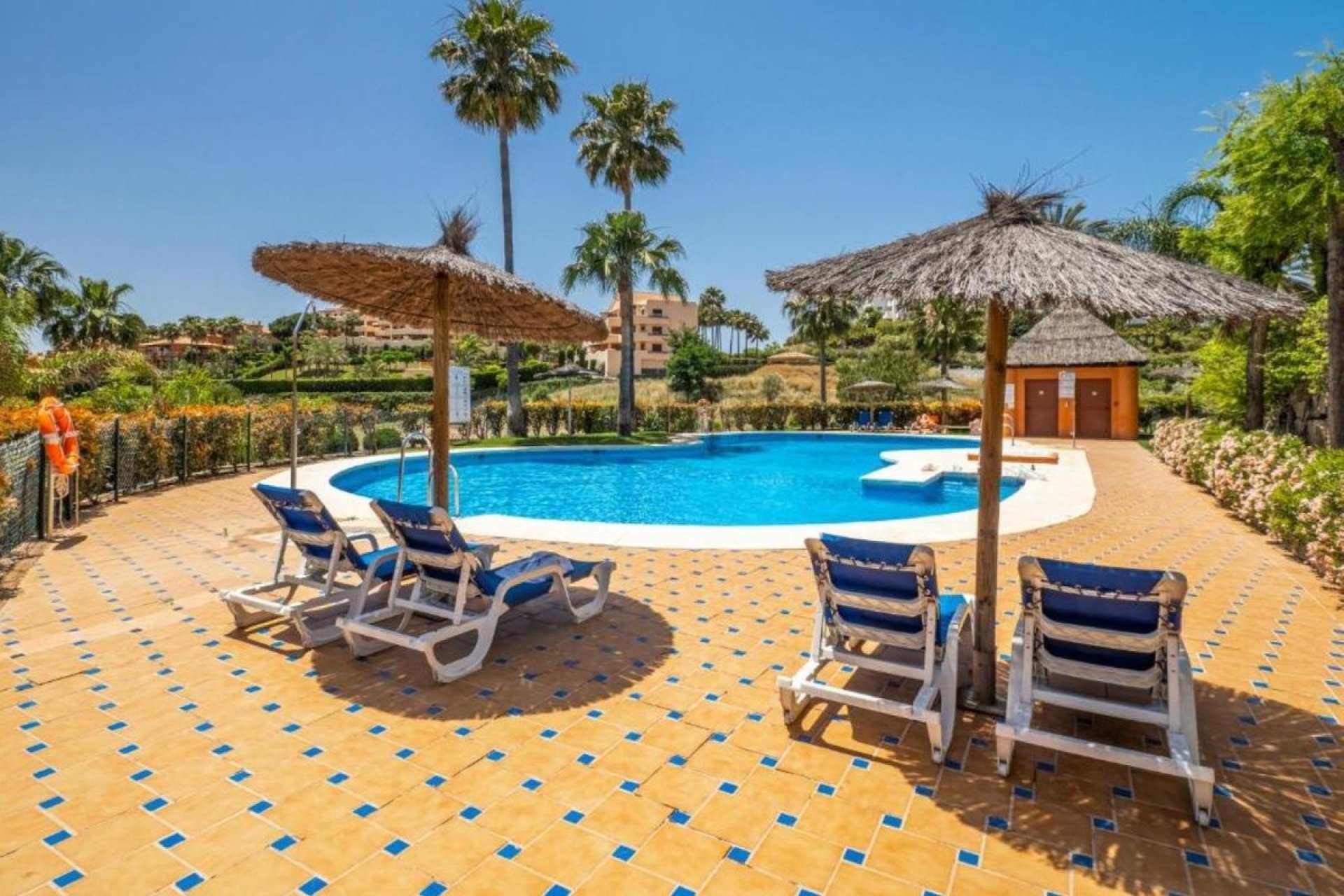 Wiederverkauf - apartment - Estepona - Atalaya