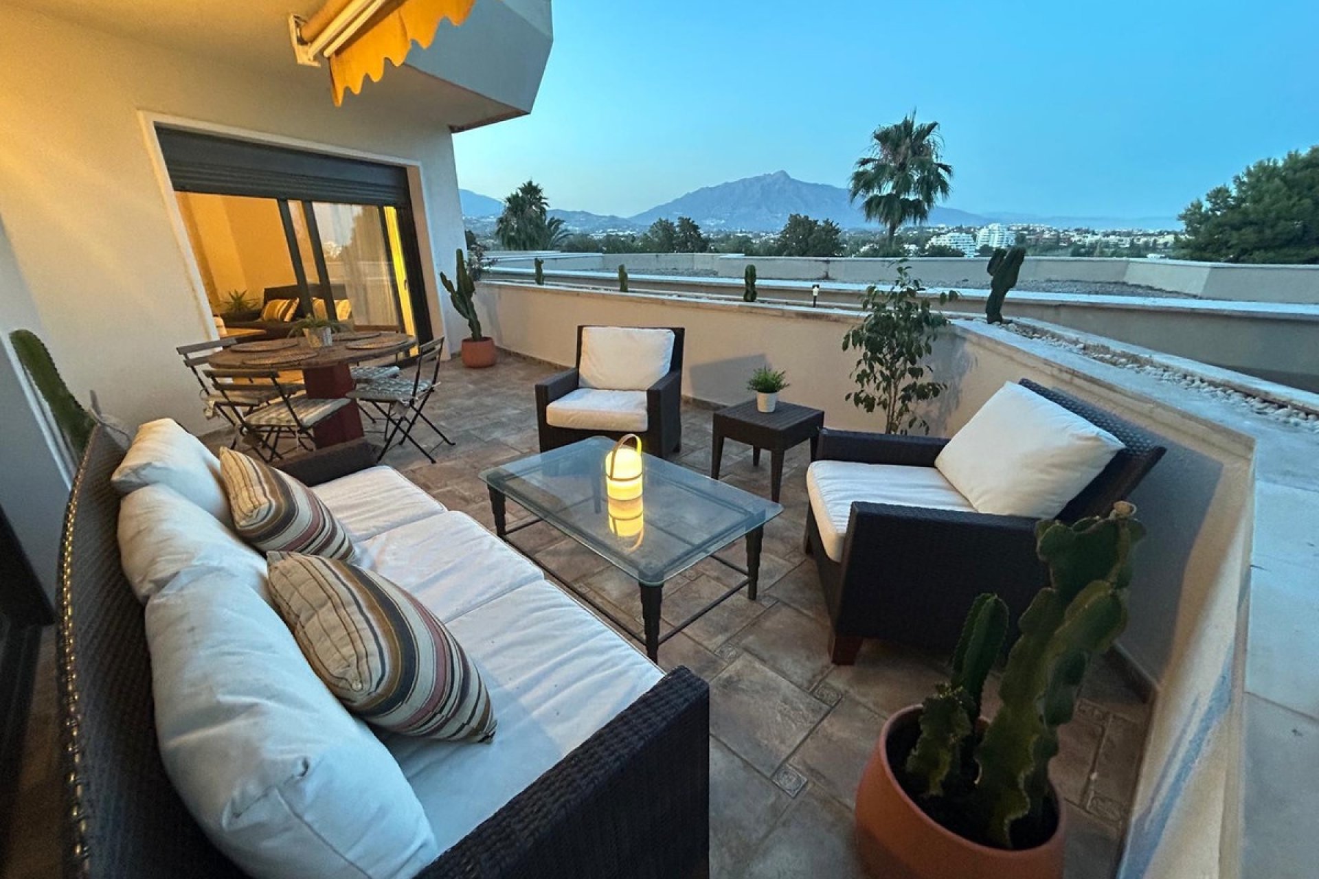 Wiederverkauf - apartment - Estepona - Atalaya