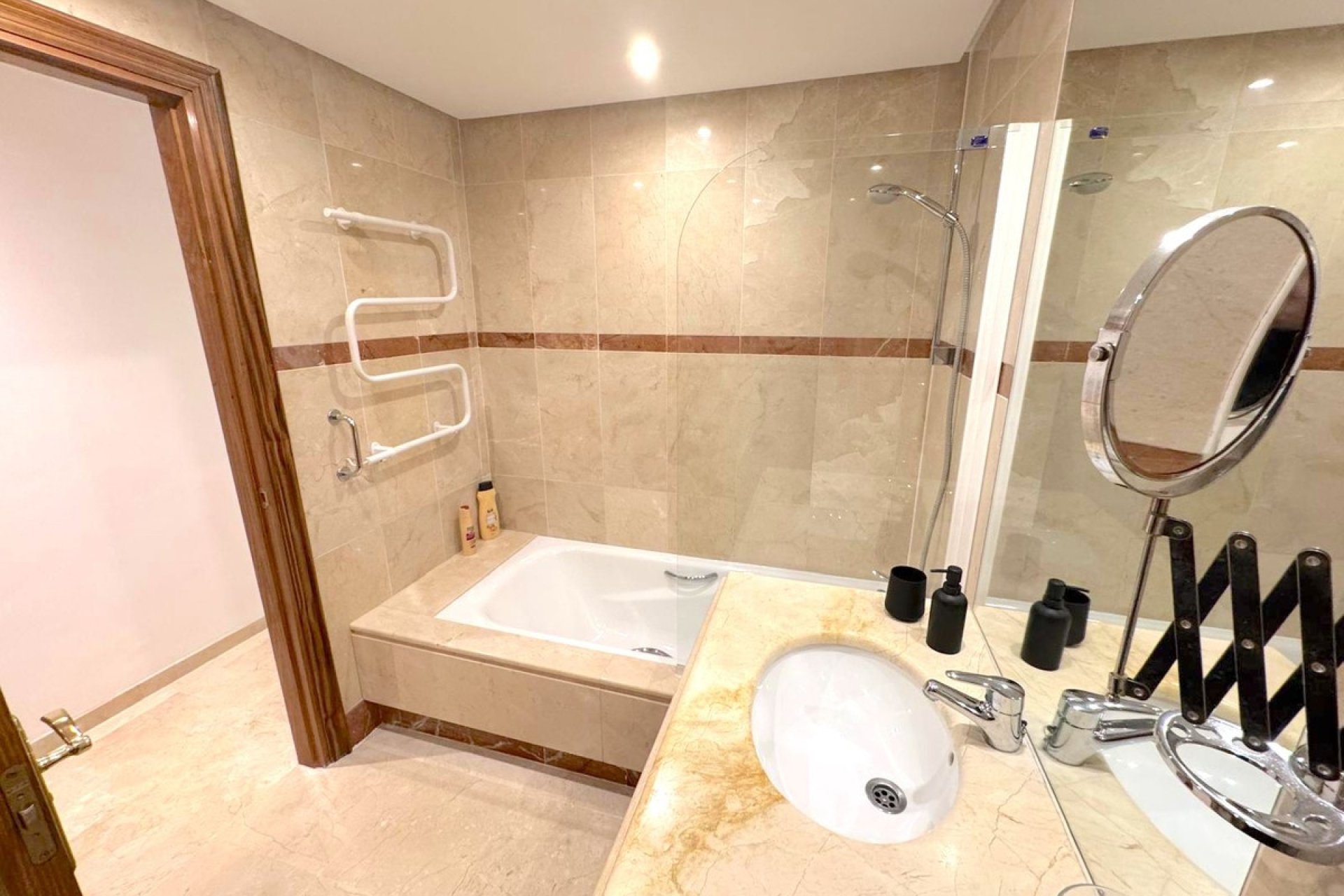 Wiederverkauf - apartment - Estepona - Costalita