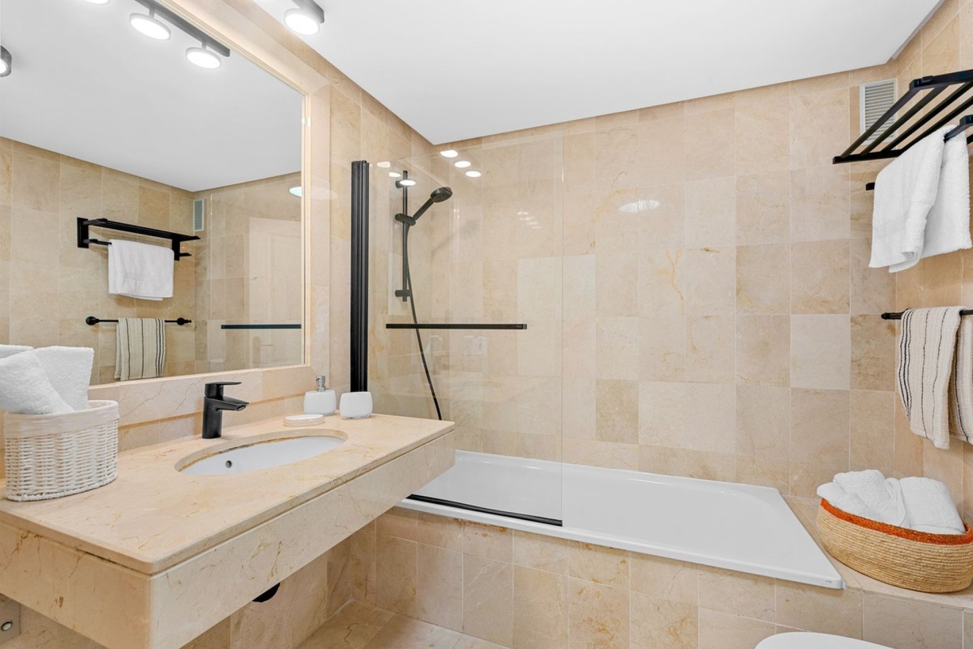 Wiederverkauf - apartment - Estepona - El Presidente