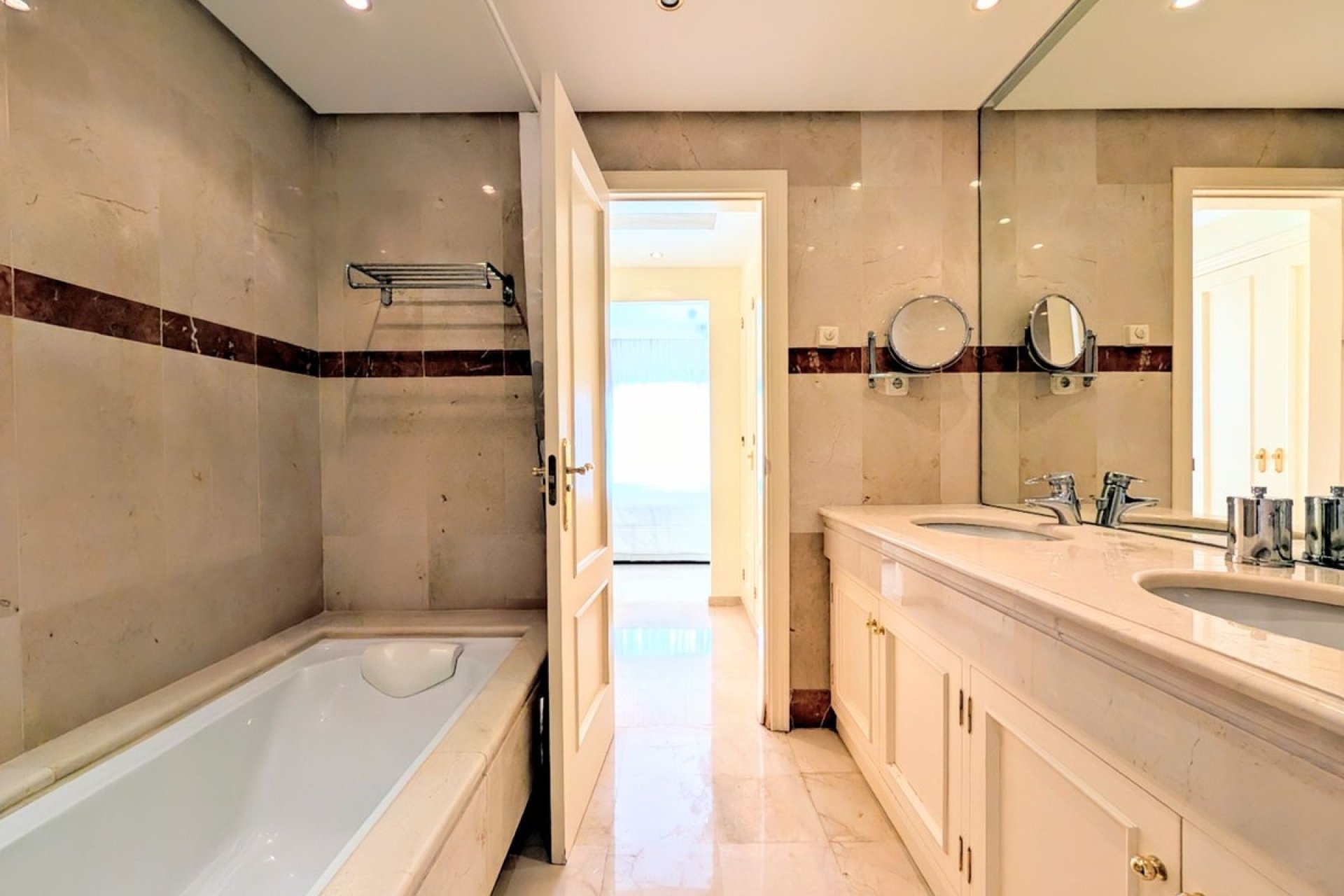 Wiederverkauf - apartment - Estepona - New Golden Mile