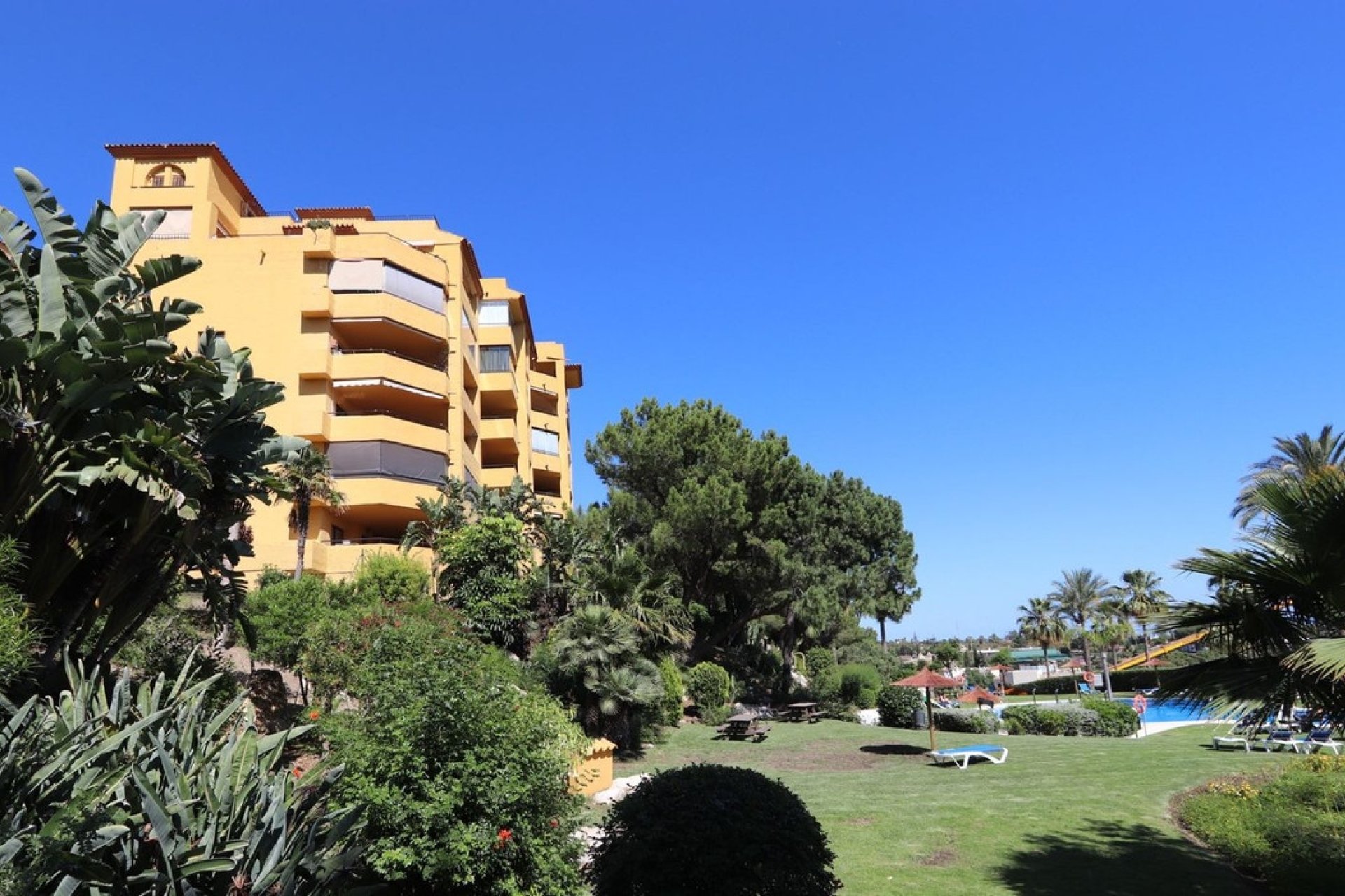 Wiederverkauf - apartment - Estepona - Selwo