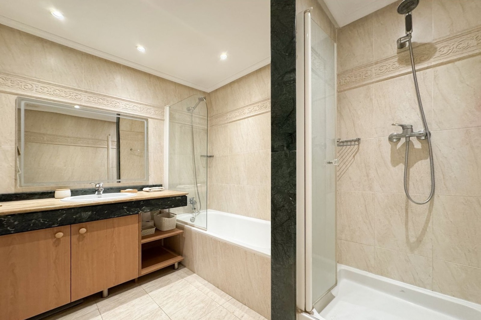 Wiederverkauf - apartment - Estepona - Selwo