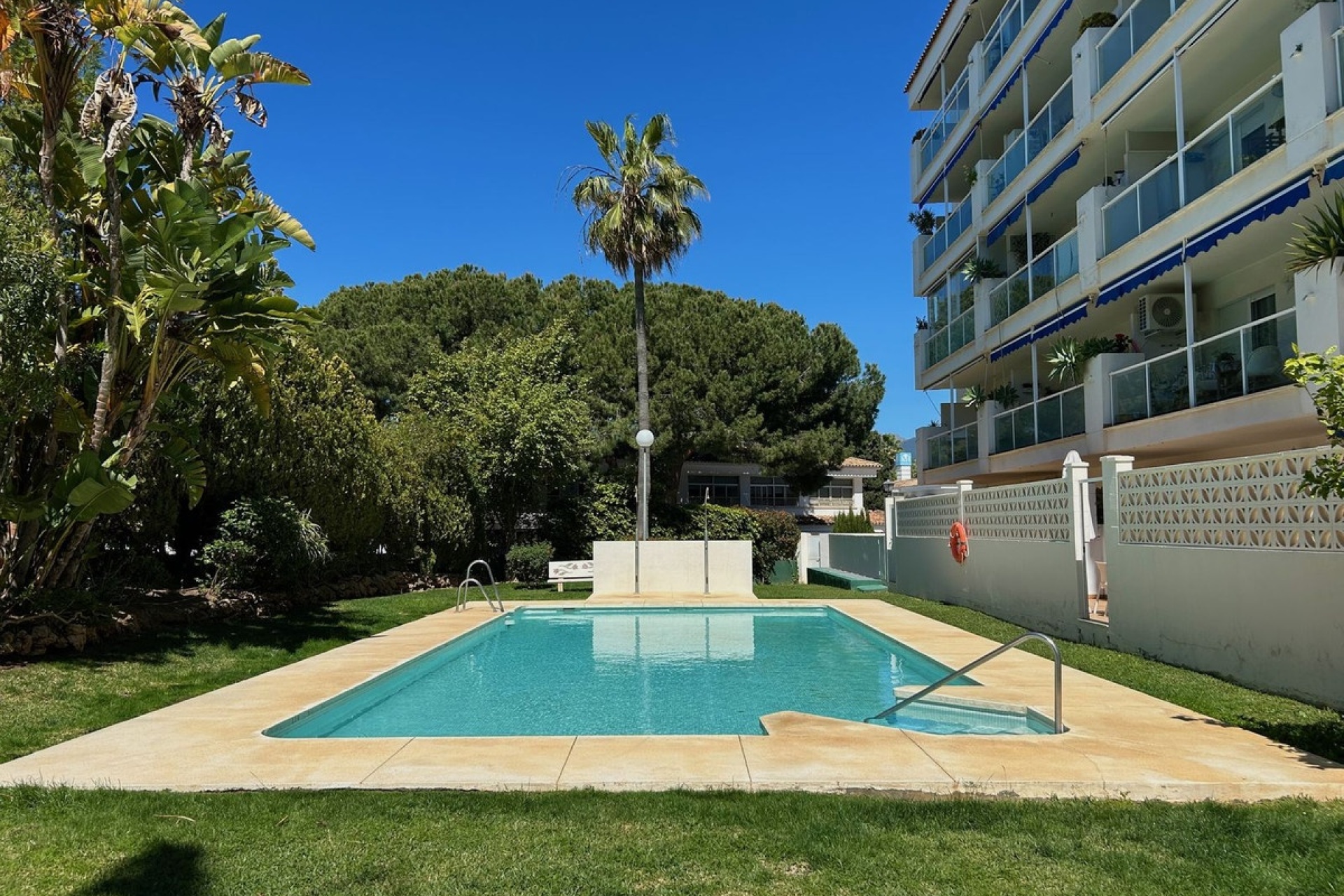 Wiederverkauf - apartment - Marbella - El Rosario