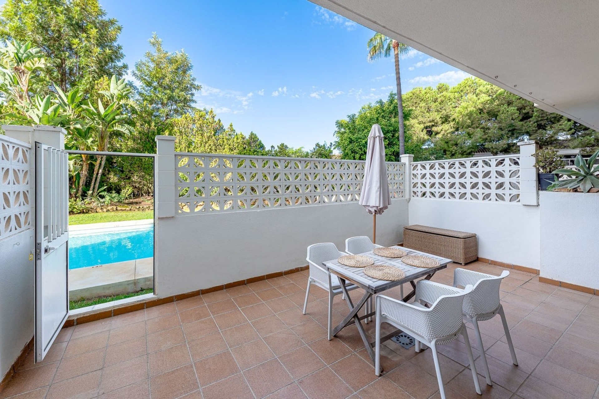 Wiederverkauf - apartment - Marbella - El Rosario