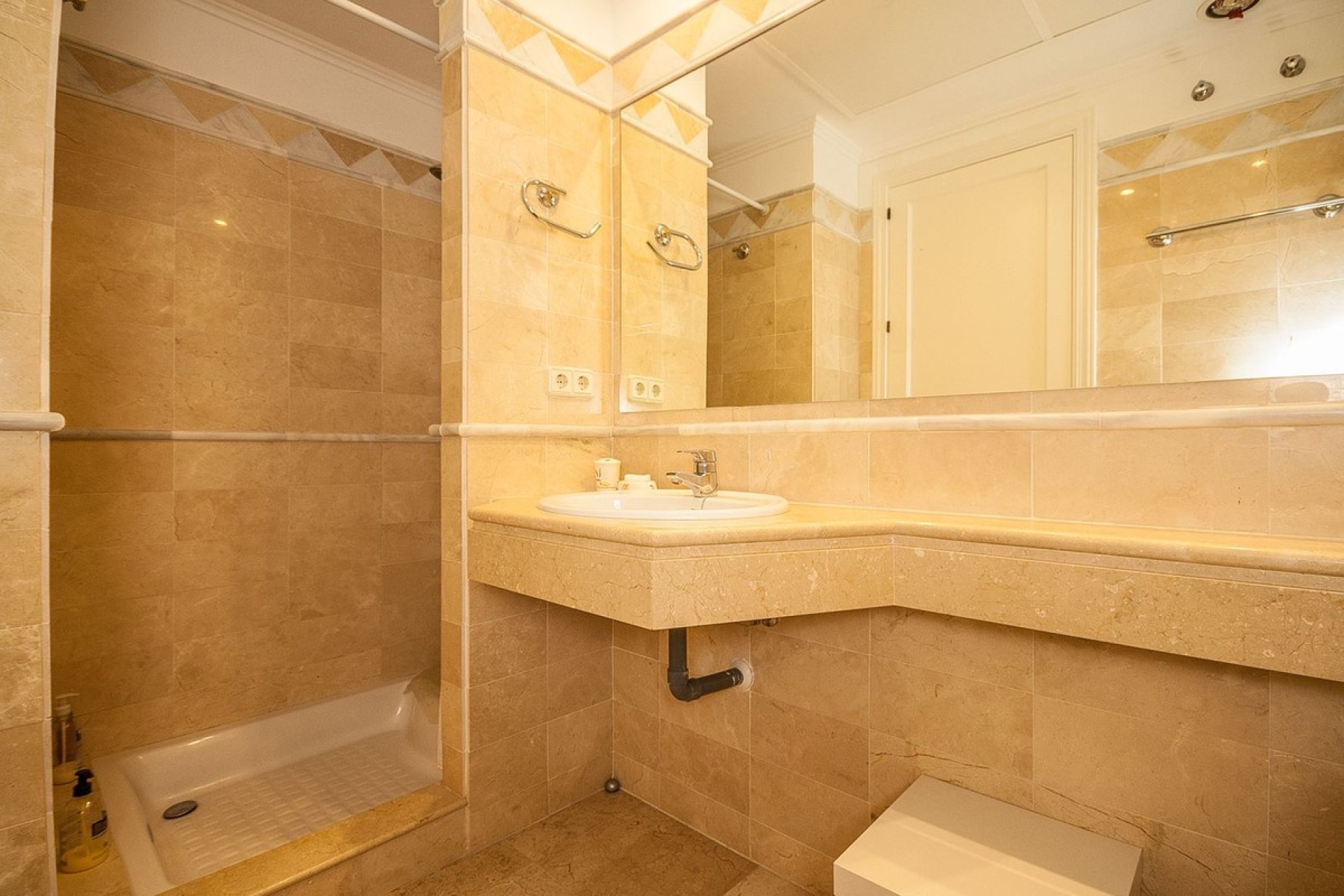 Wiederverkauf - apartment - Marbella - Elviria