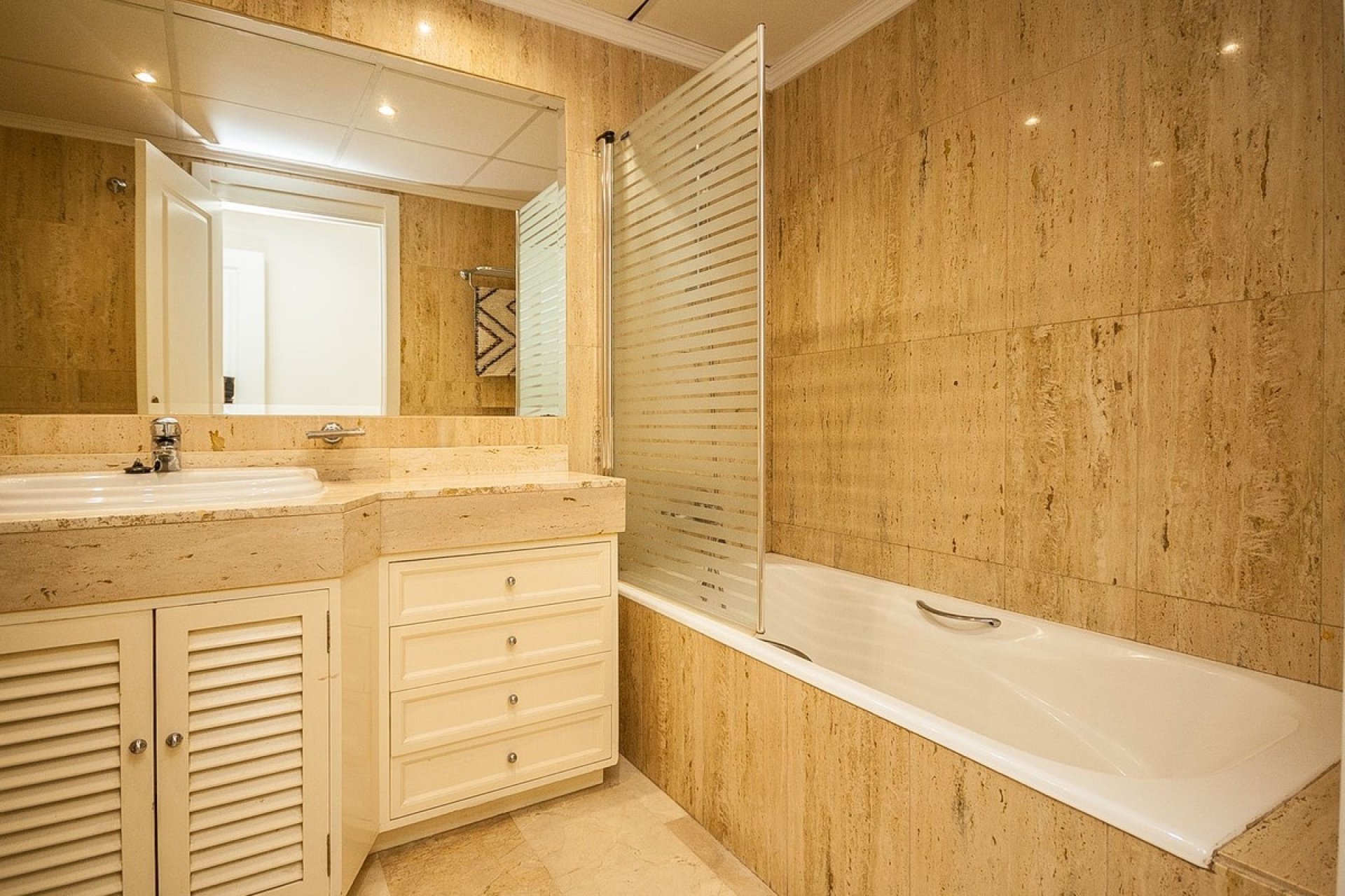 Wiederverkauf - apartment - Marbella - Elviria