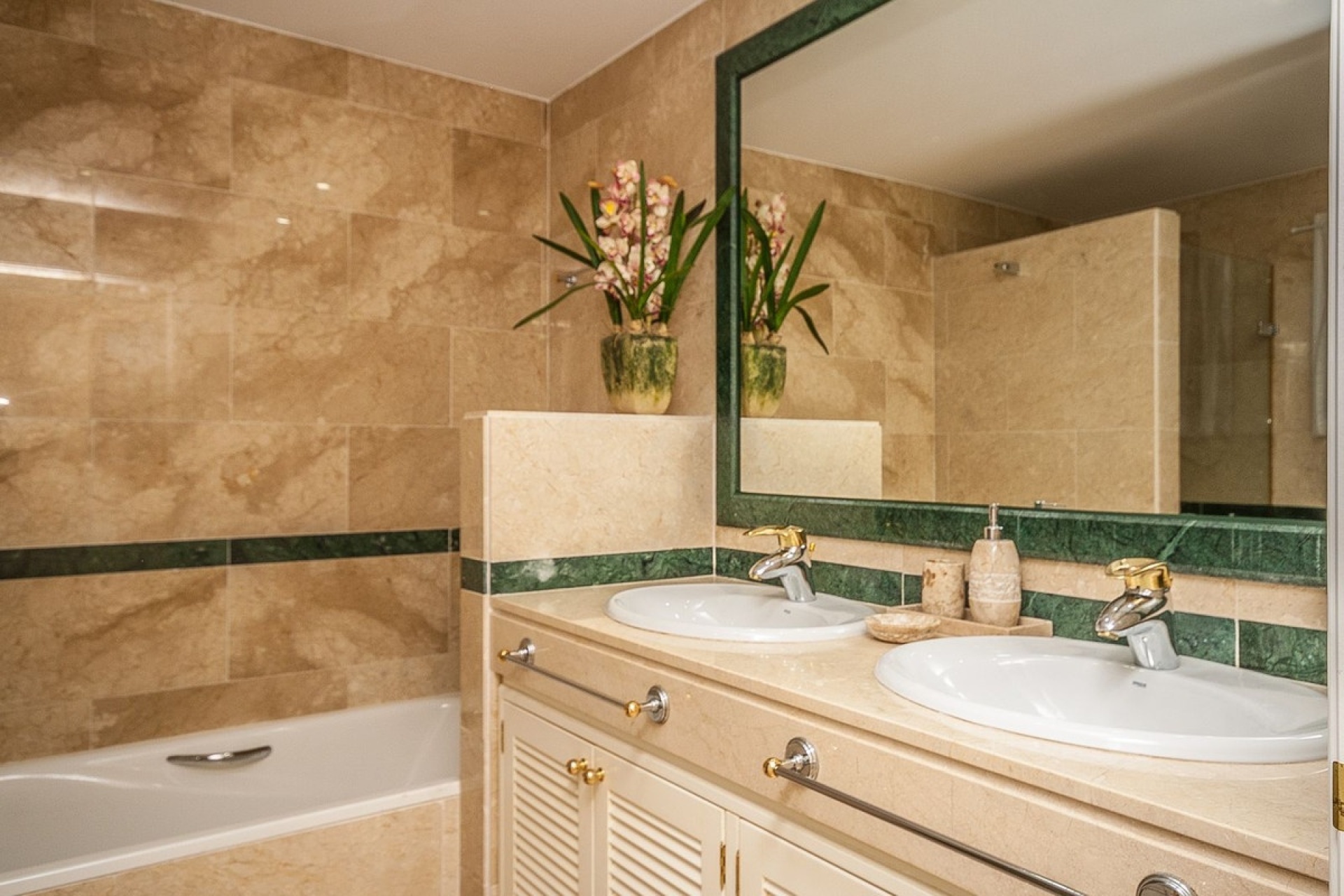 Wiederverkauf - apartment - Marbella - Elviria
