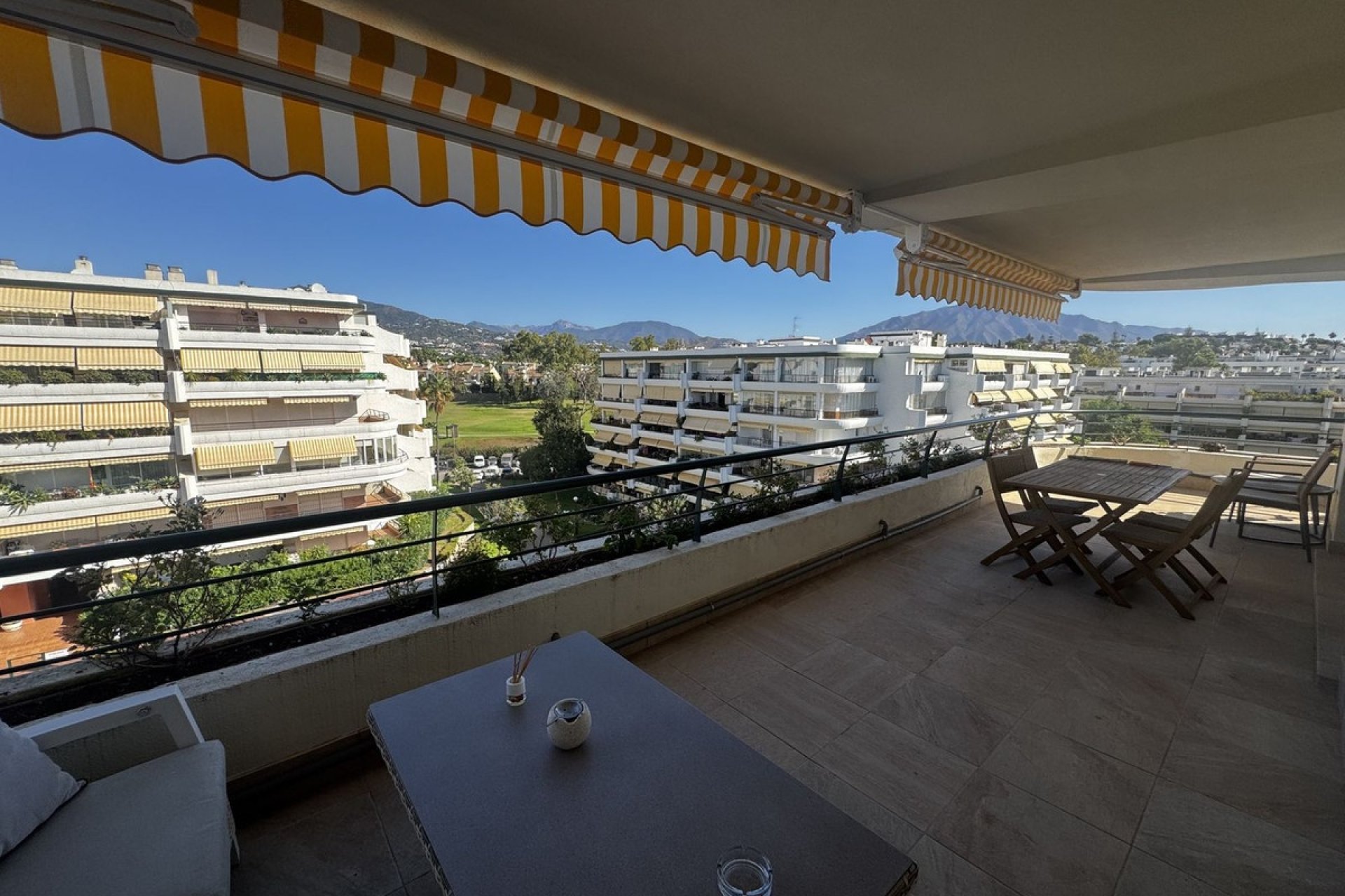 Wiederverkauf - apartment - Marbella - Guadalmina Alta