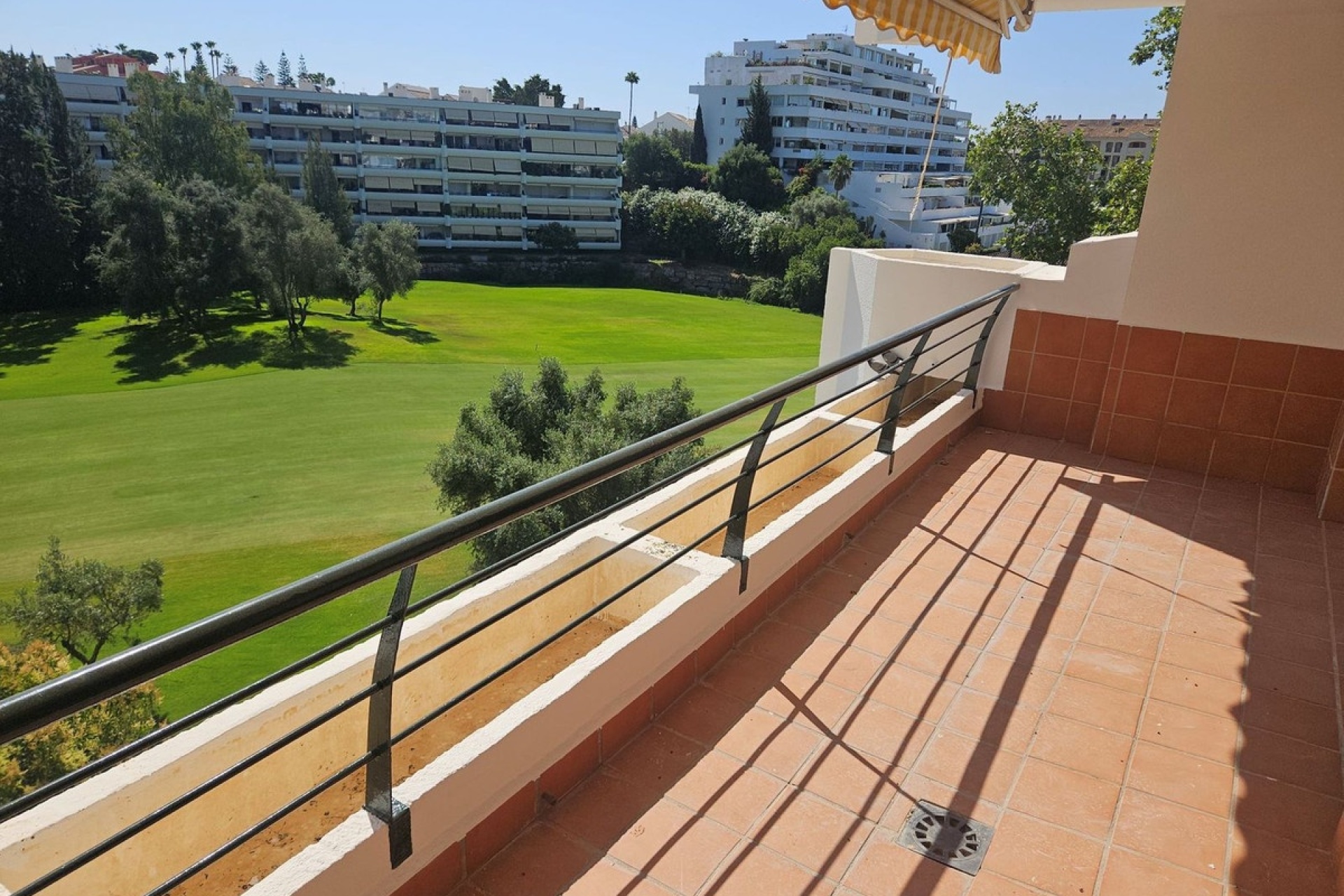 Wiederverkauf - apartment - Marbella - Guadalmina Alta