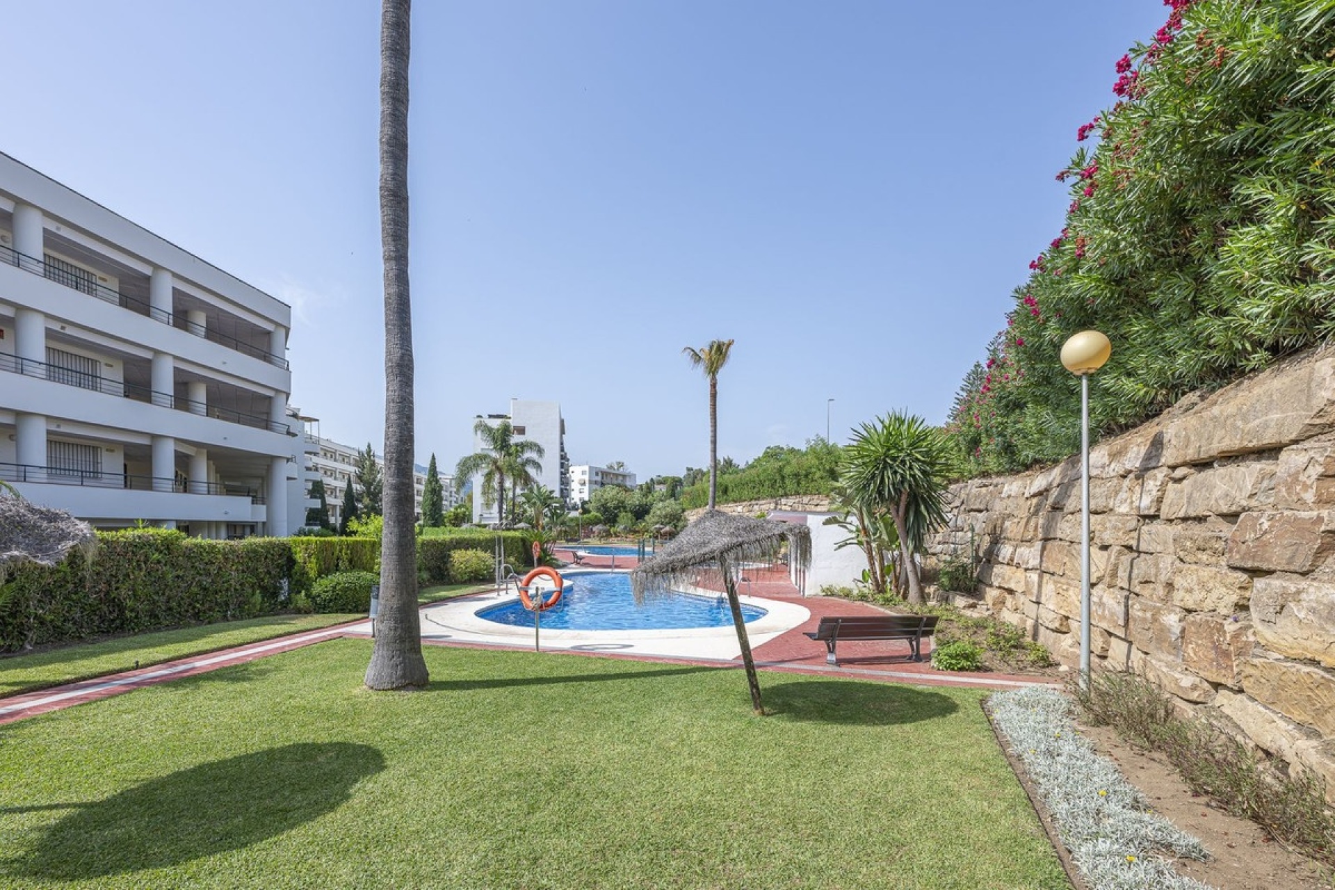 Wiederverkauf - apartment - Marbella - Guadalmina Alta