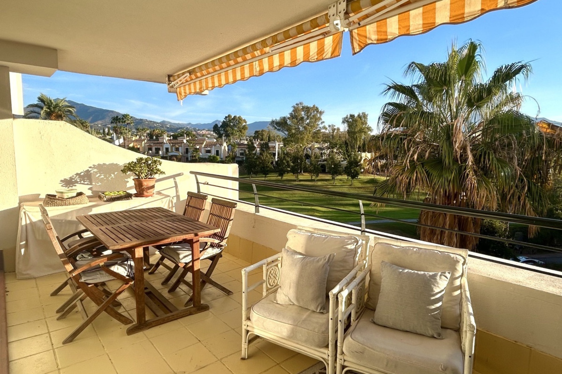 Wiederverkauf - apartment - Marbella - Guadalmina Alta