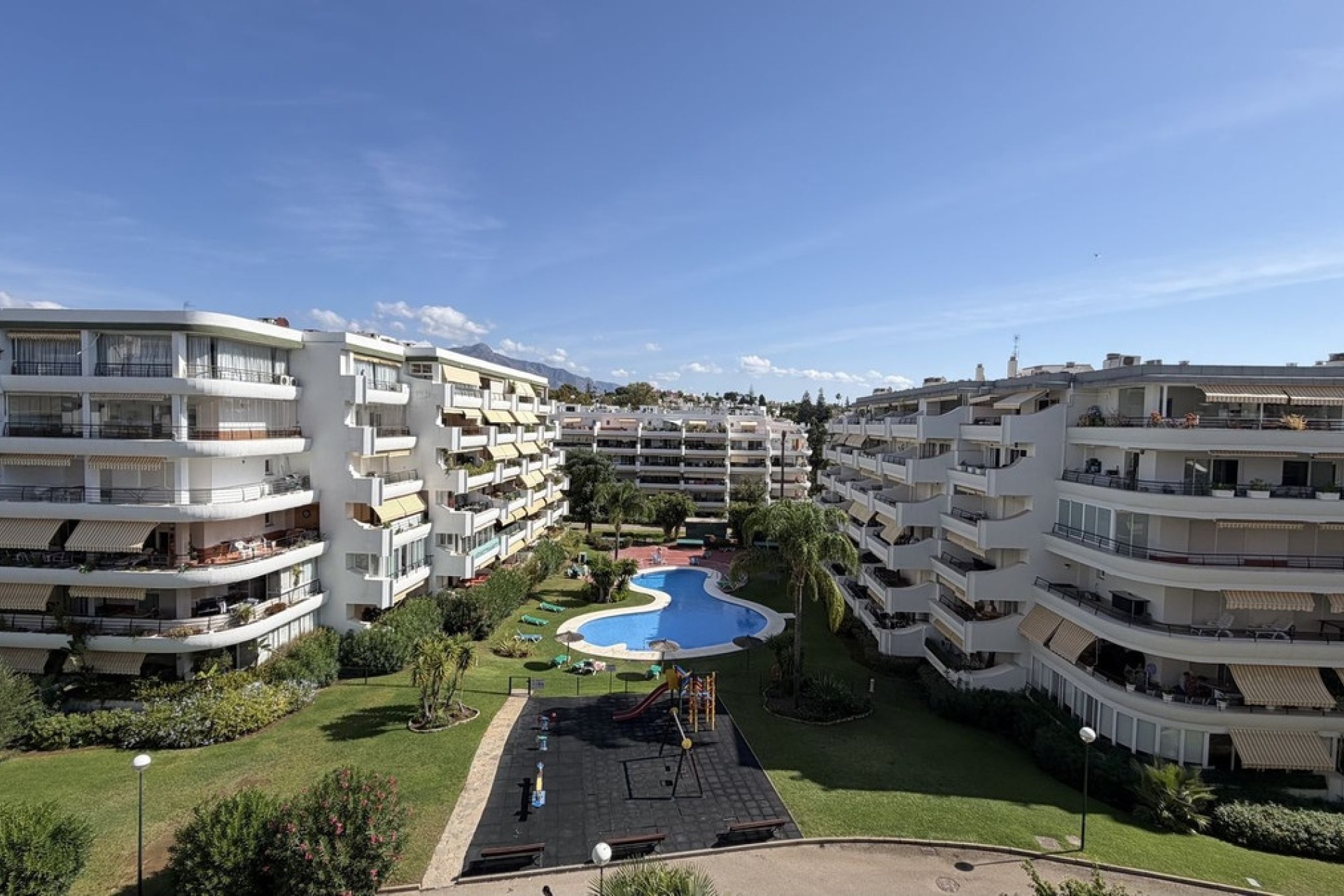 Wiederverkauf - apartment - Marbella - Guadalmina Alta