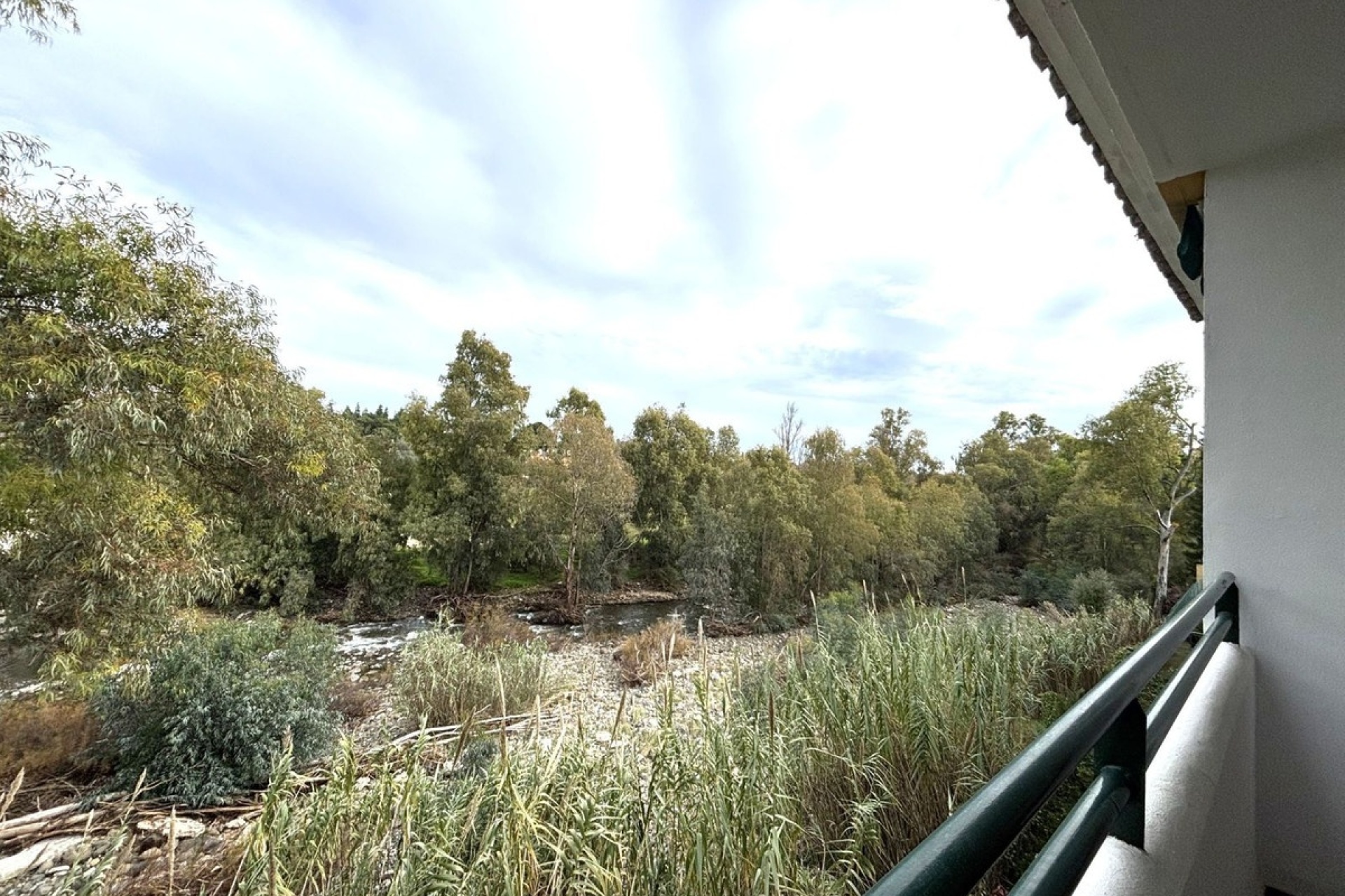 Wiederverkauf - apartment - Marbella - Guadalmina Baja