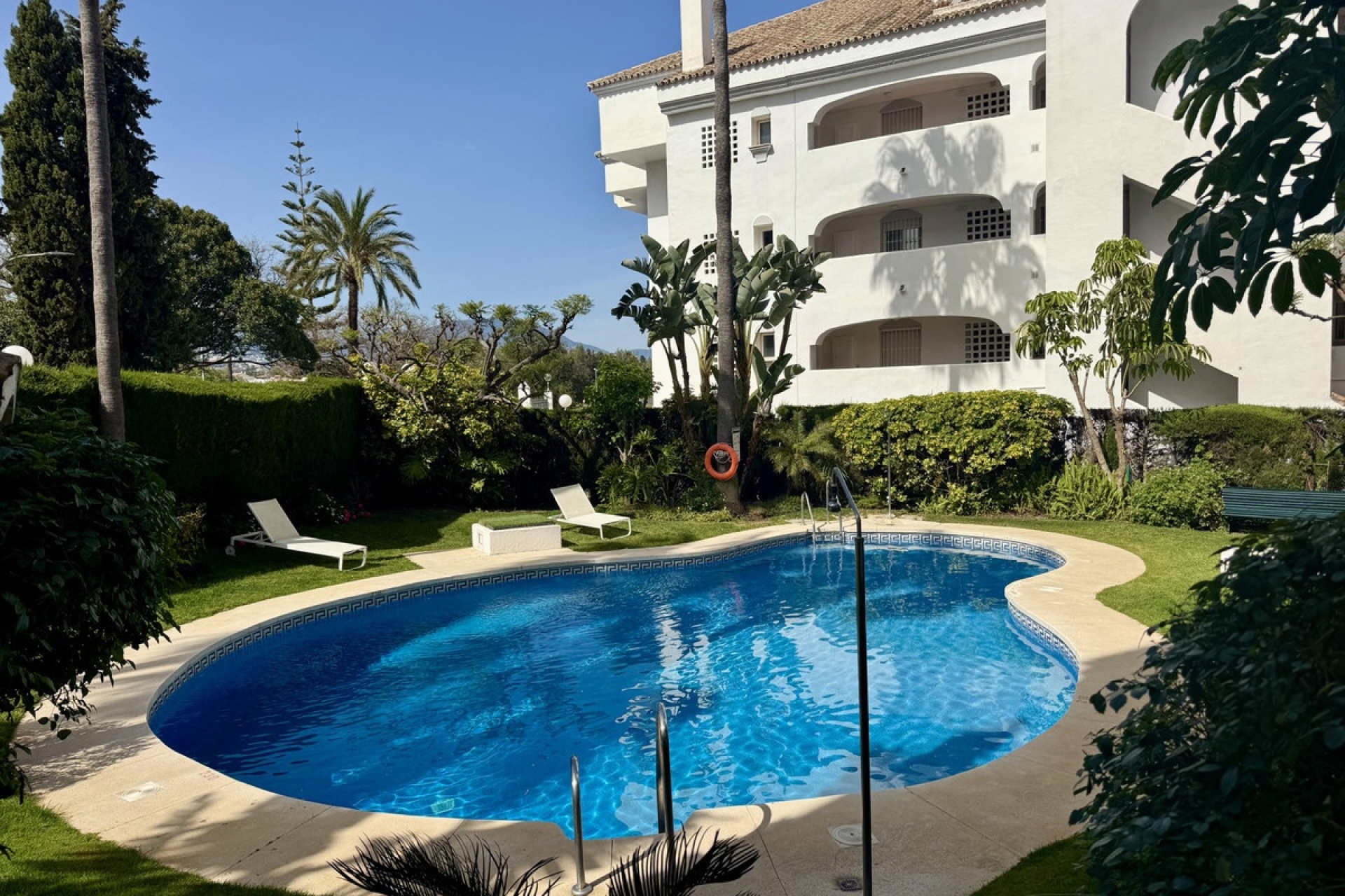 Wiederverkauf - apartment - Marbella - Guadalmina Baja