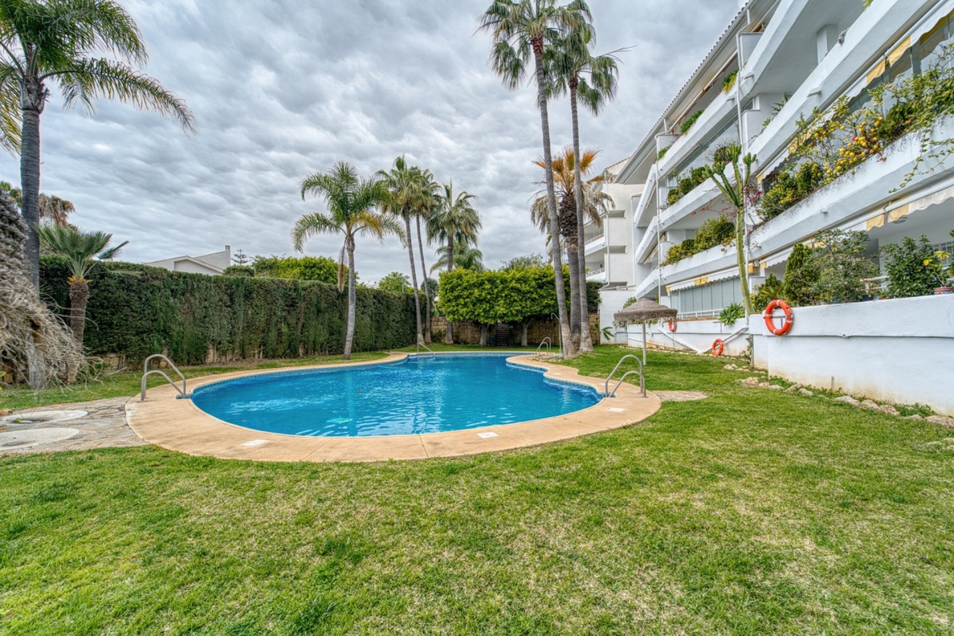 Wiederverkauf - apartment - Marbella - Guadalmina Baja