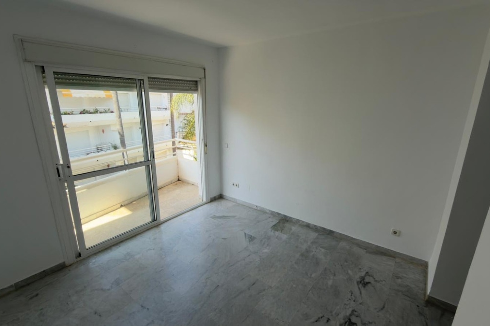 Wiederverkauf - apartment - Marbella - Guadalmina Baja