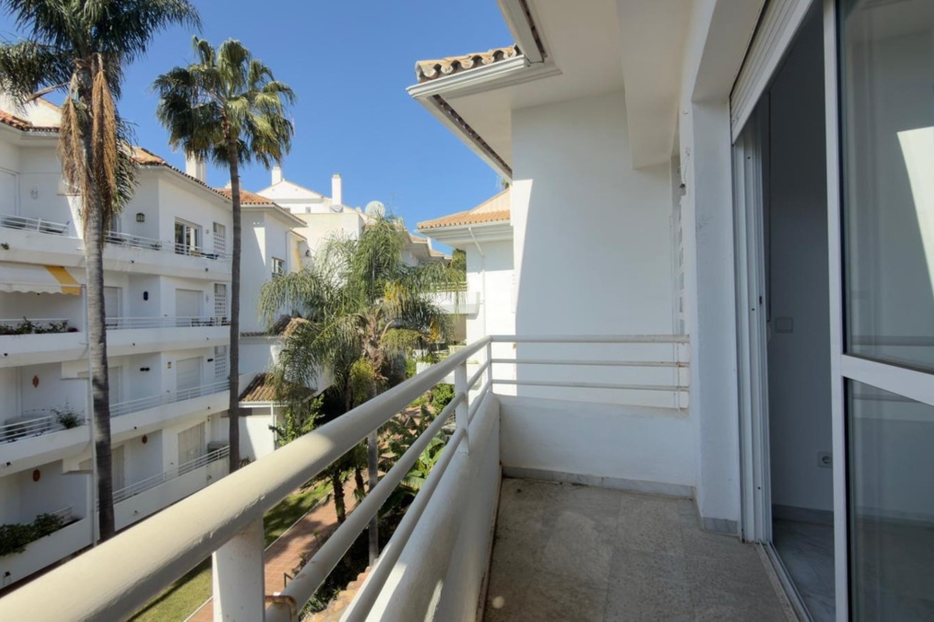 Wiederverkauf - apartment - Marbella - Guadalmina Baja