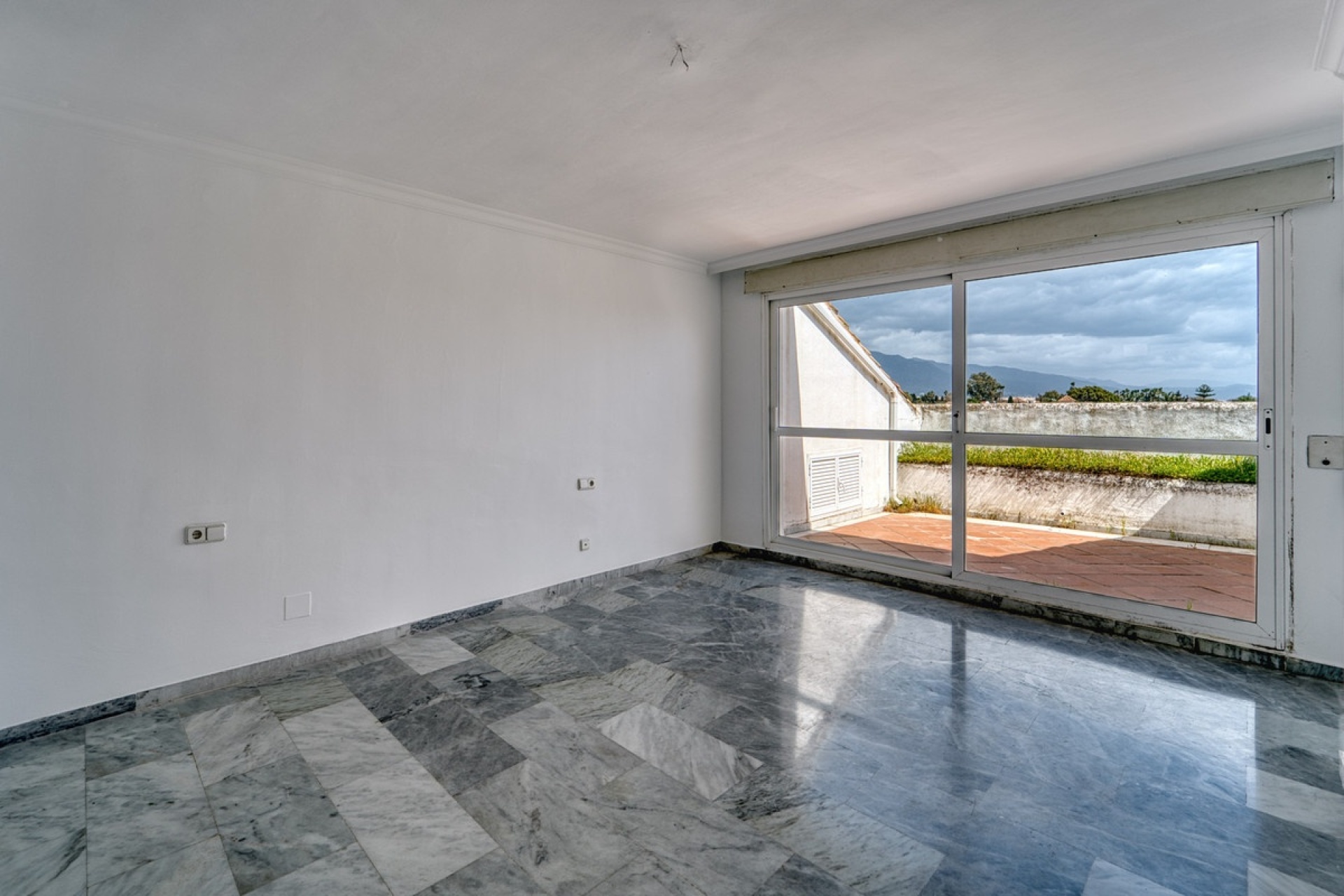 Wiederverkauf - apartment - Marbella - Guadalmina Baja