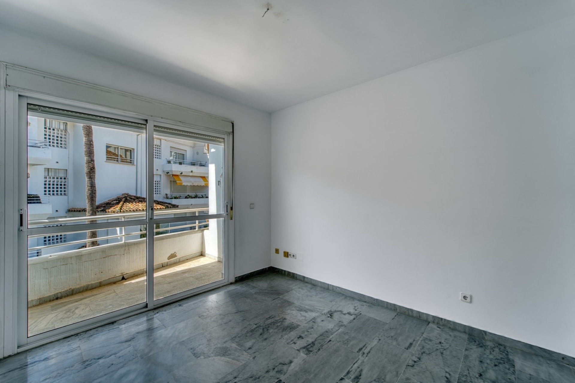 Wiederverkauf - apartment - Marbella - Guadalmina Baja