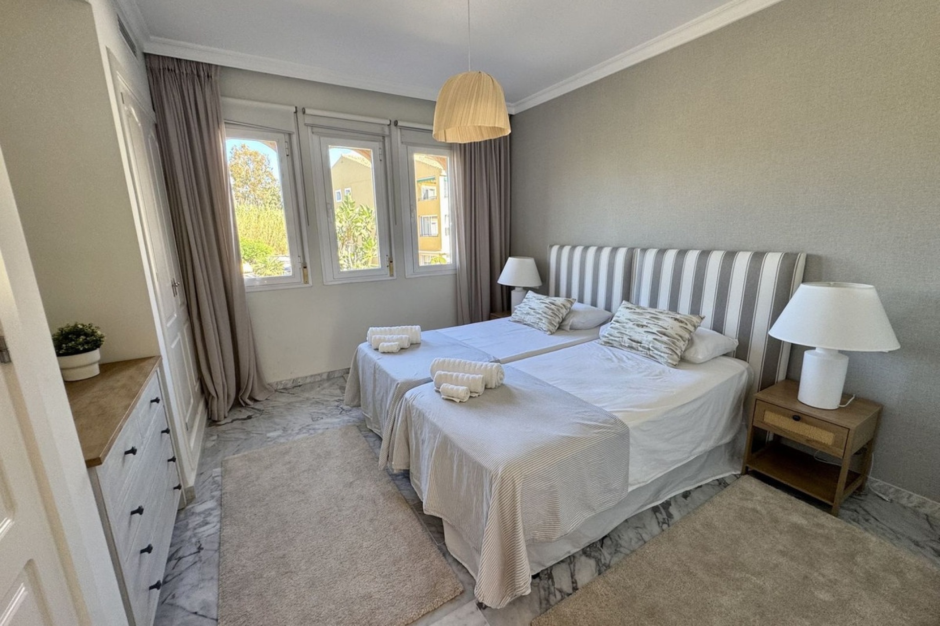 Wiederverkauf - apartment - Marbella - Guadalmina Baja