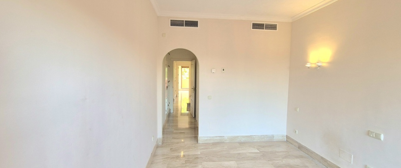 Wiederverkauf - apartment - Marbella - Guadalmina Baja