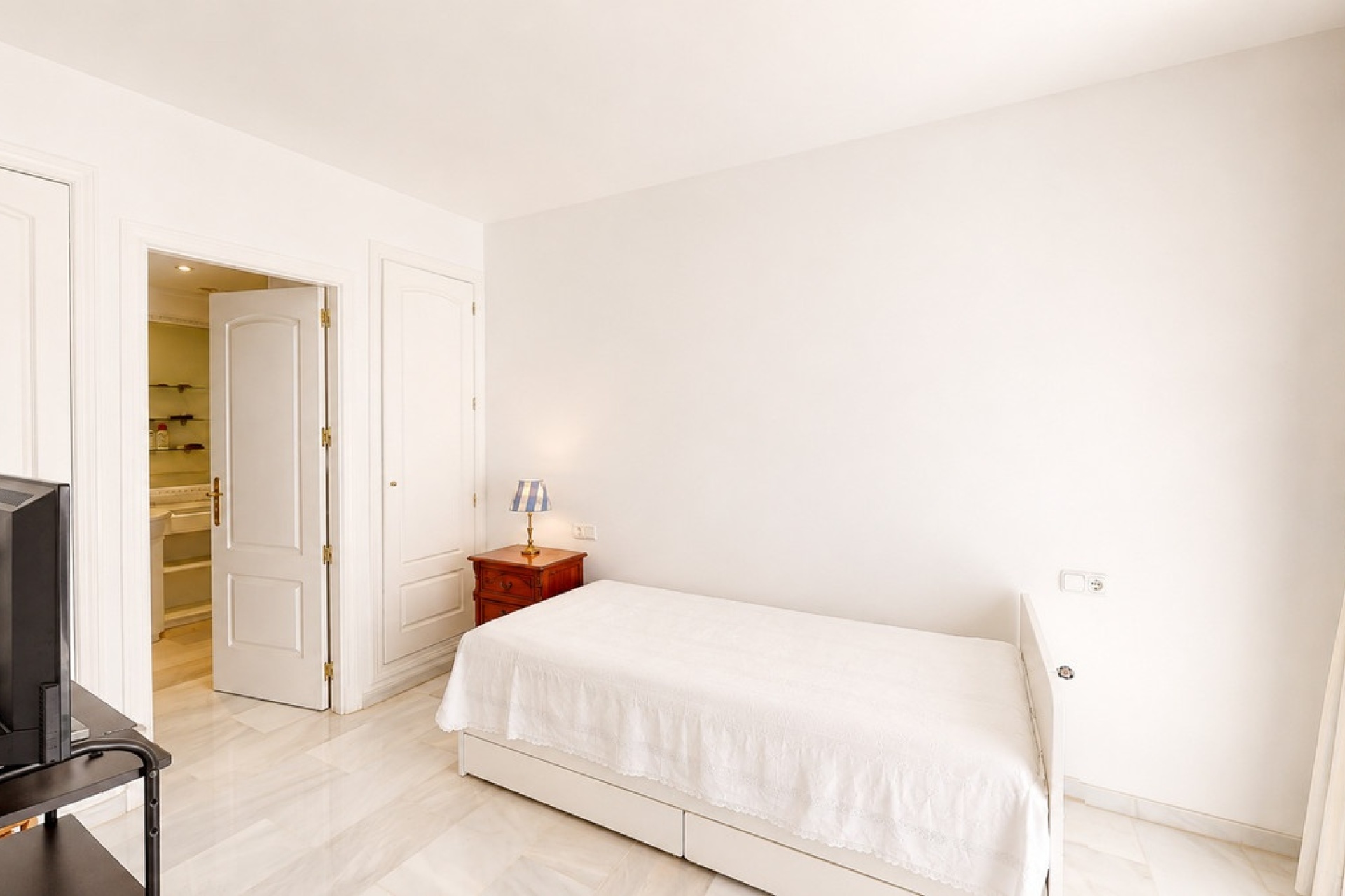 Wiederverkauf - apartment - Marbella - Guadalmina Baja
