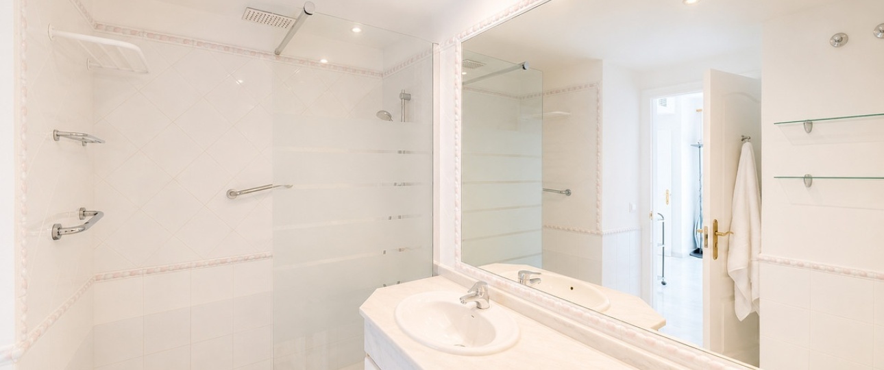Wiederverkauf - apartment - Marbella - Guadalmina Baja