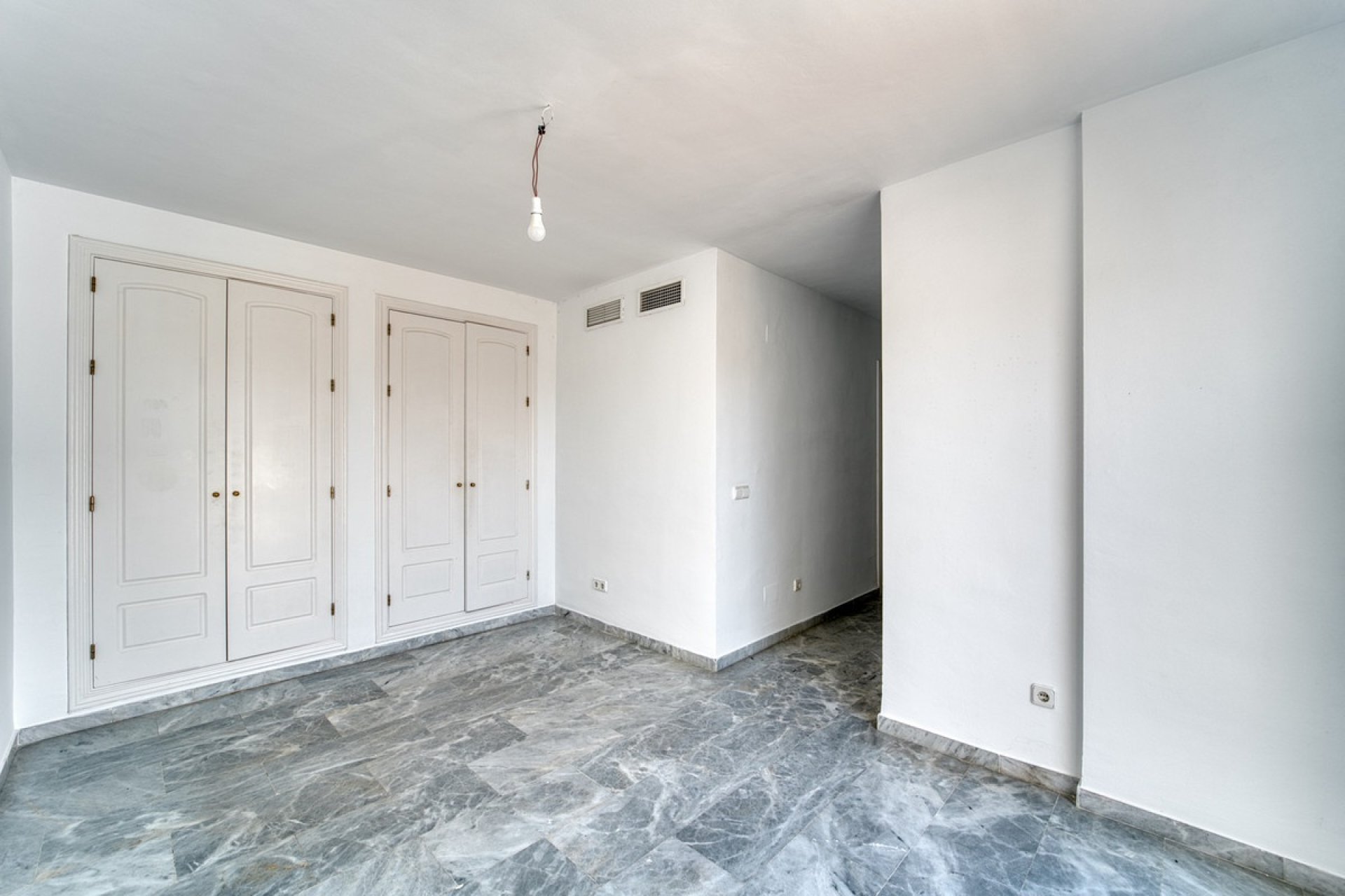 Wiederverkauf - apartment - Marbella - Guadalmina Baja
