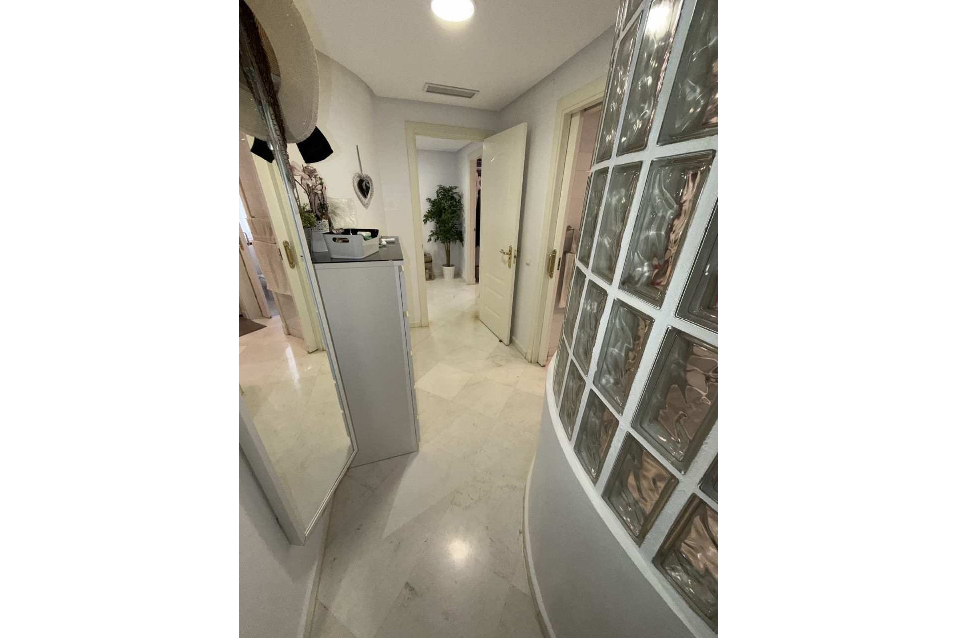Wiederverkauf - apartment - Marbella - La Mairena