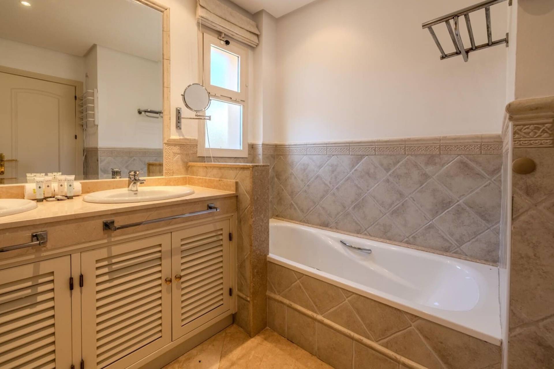 Wiederverkauf - apartment - Marbella - La Mairena