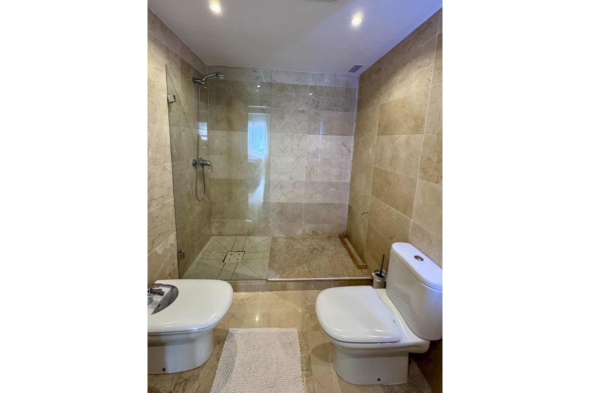 Wiederverkauf - apartment - Marbella - La Mairena