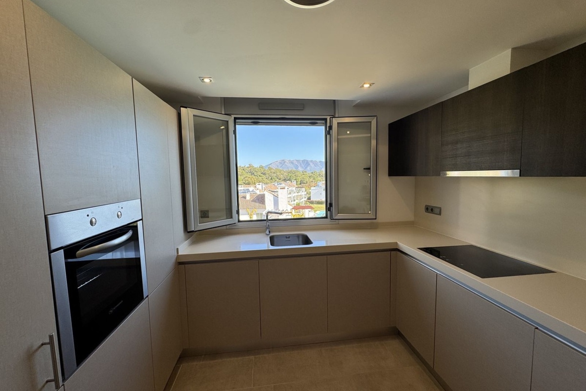 Wiederverkauf - apartment - Marbella - La Mairena
