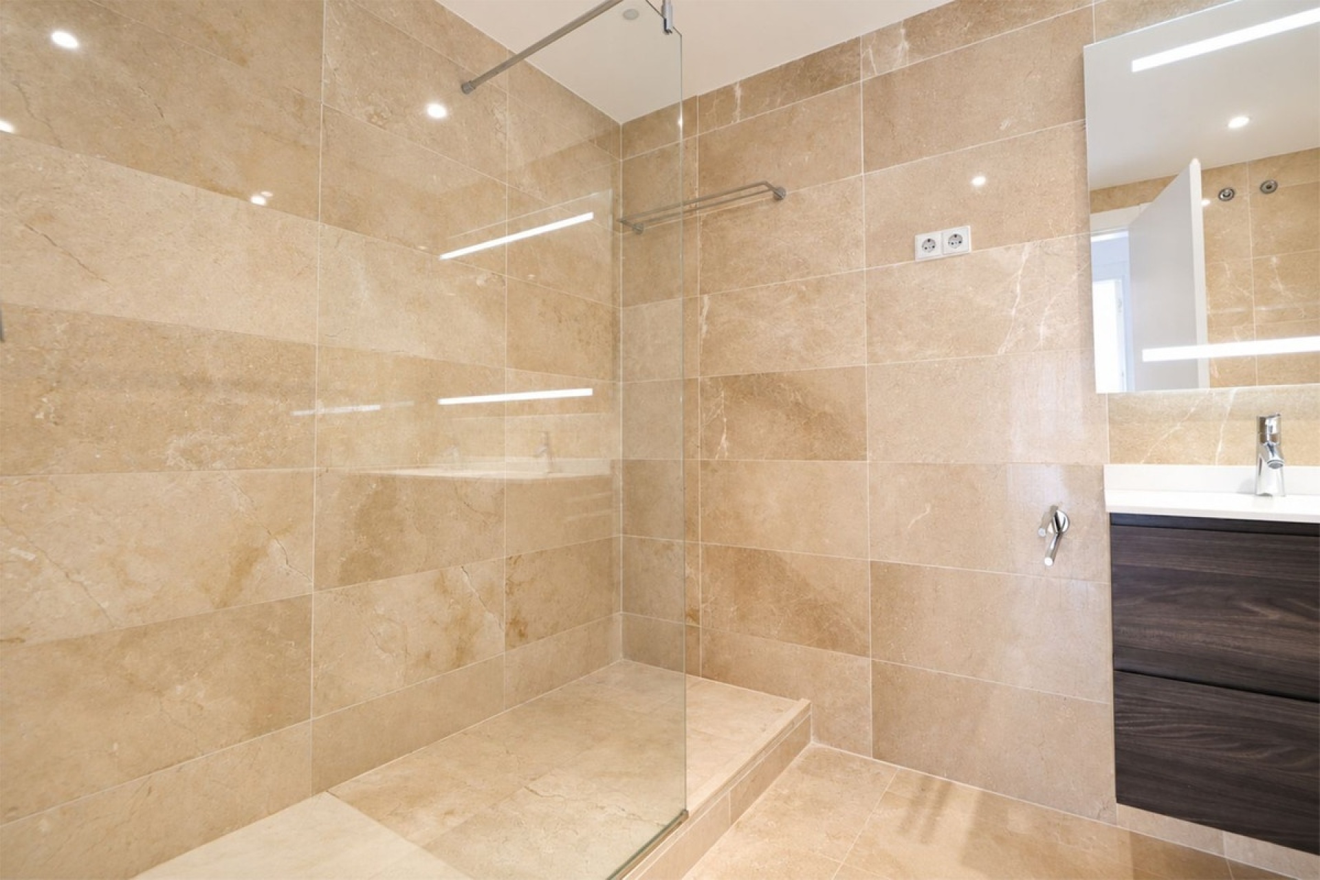 Wiederverkauf - apartment - Marbella - La Mairena