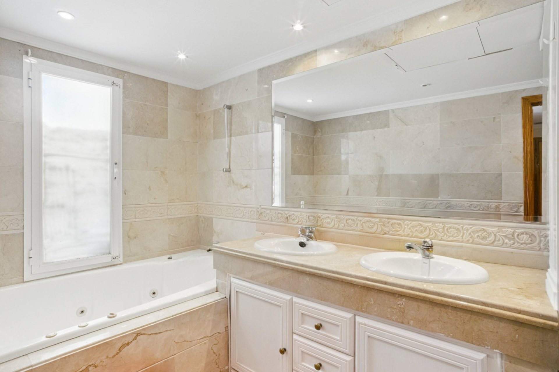 Wiederverkauf - apartment - Marbella - Nueva Andalucía