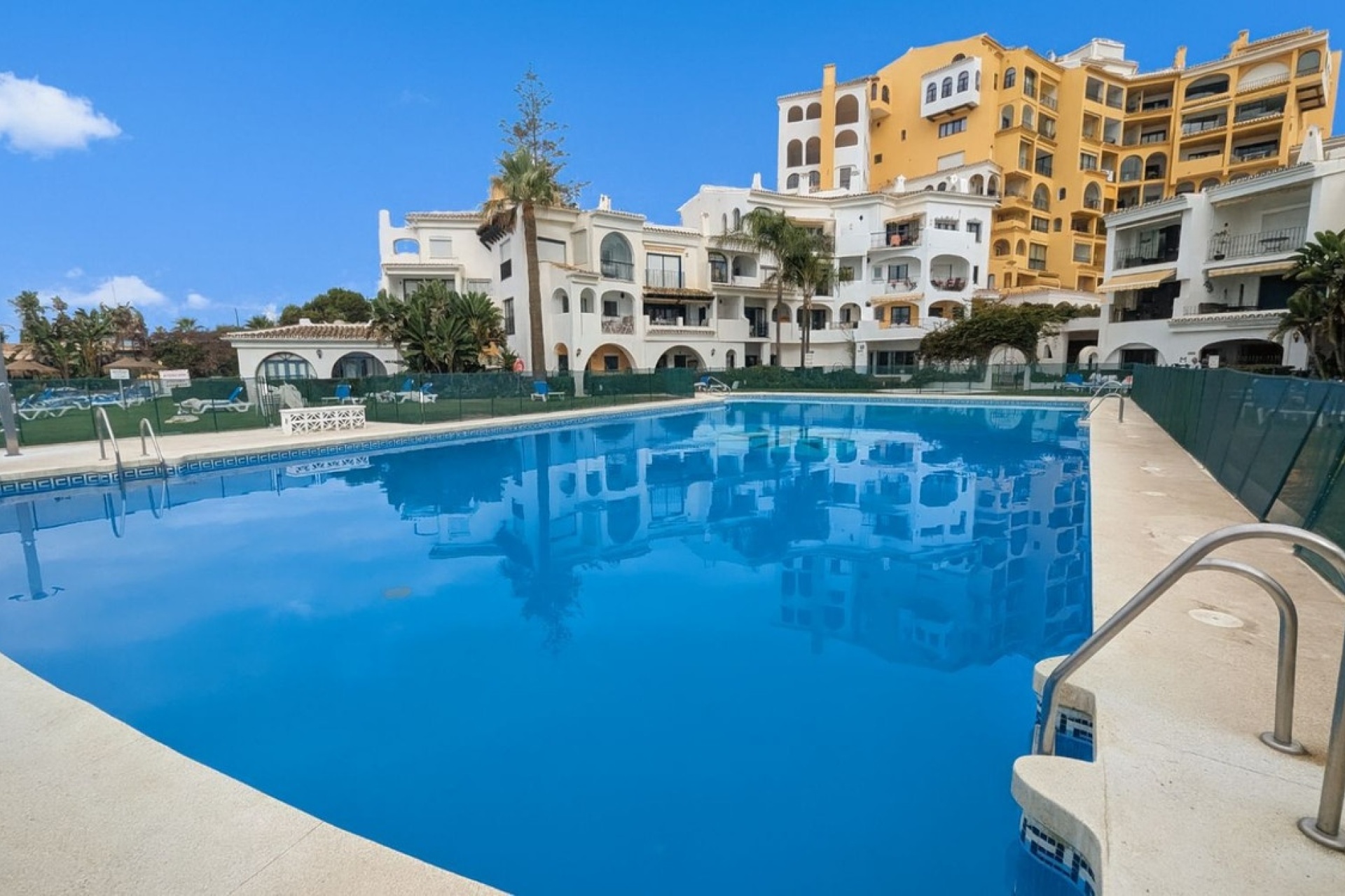 Wiederverkauf - apartment - Marbella - Puerto de Cabopino