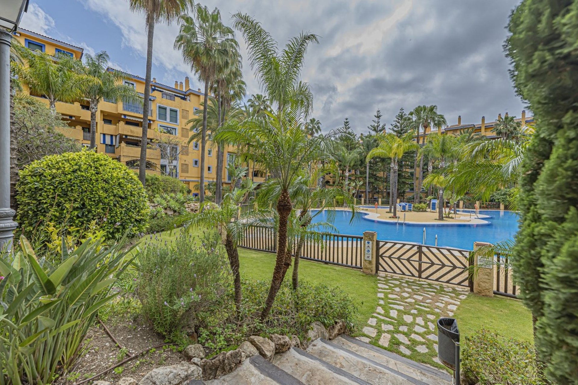 Wiederverkauf - apartment - Marbella - San Pedro de Alcántara