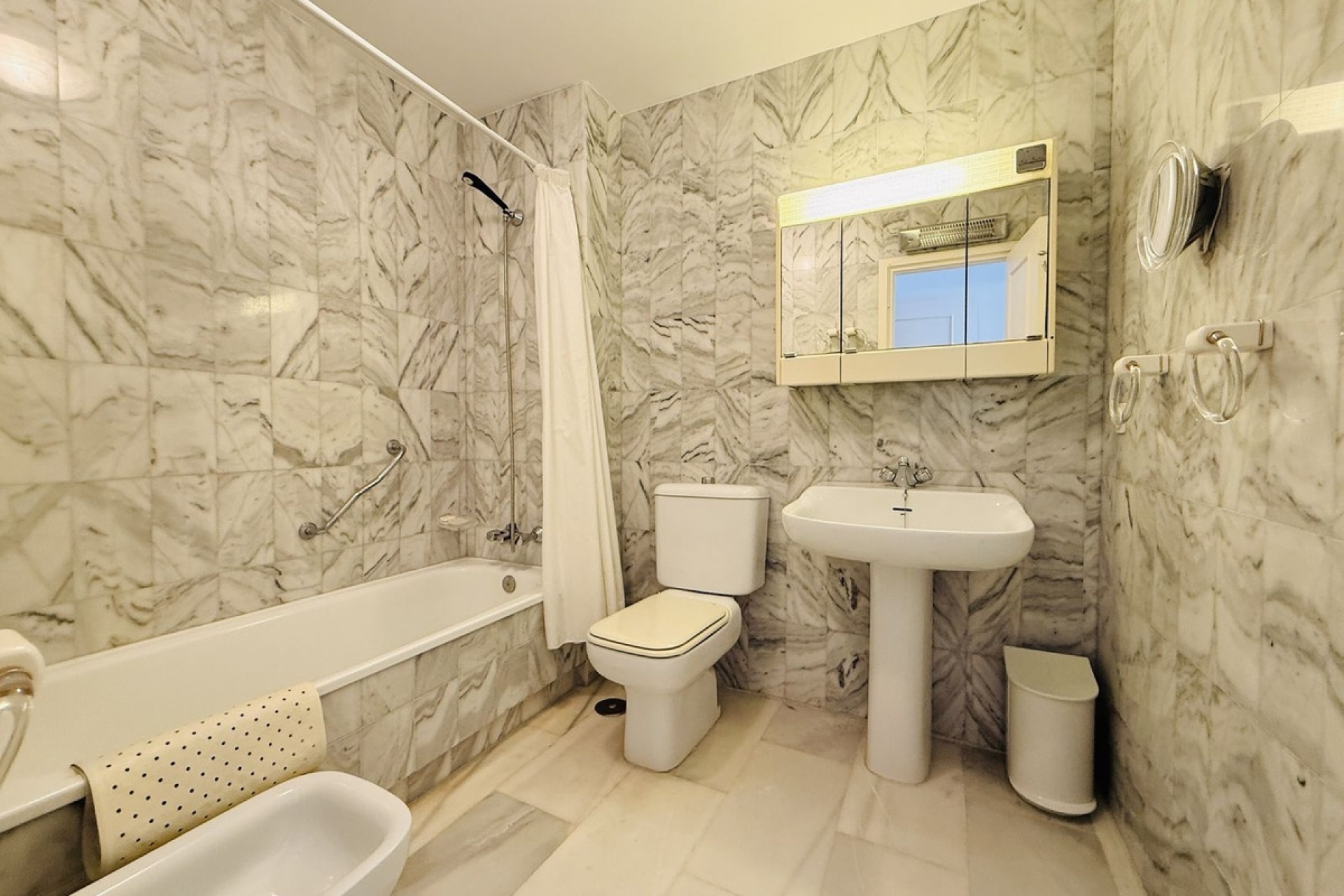 Wiederverkauf - apartment - Marbella - Sierra Blanca