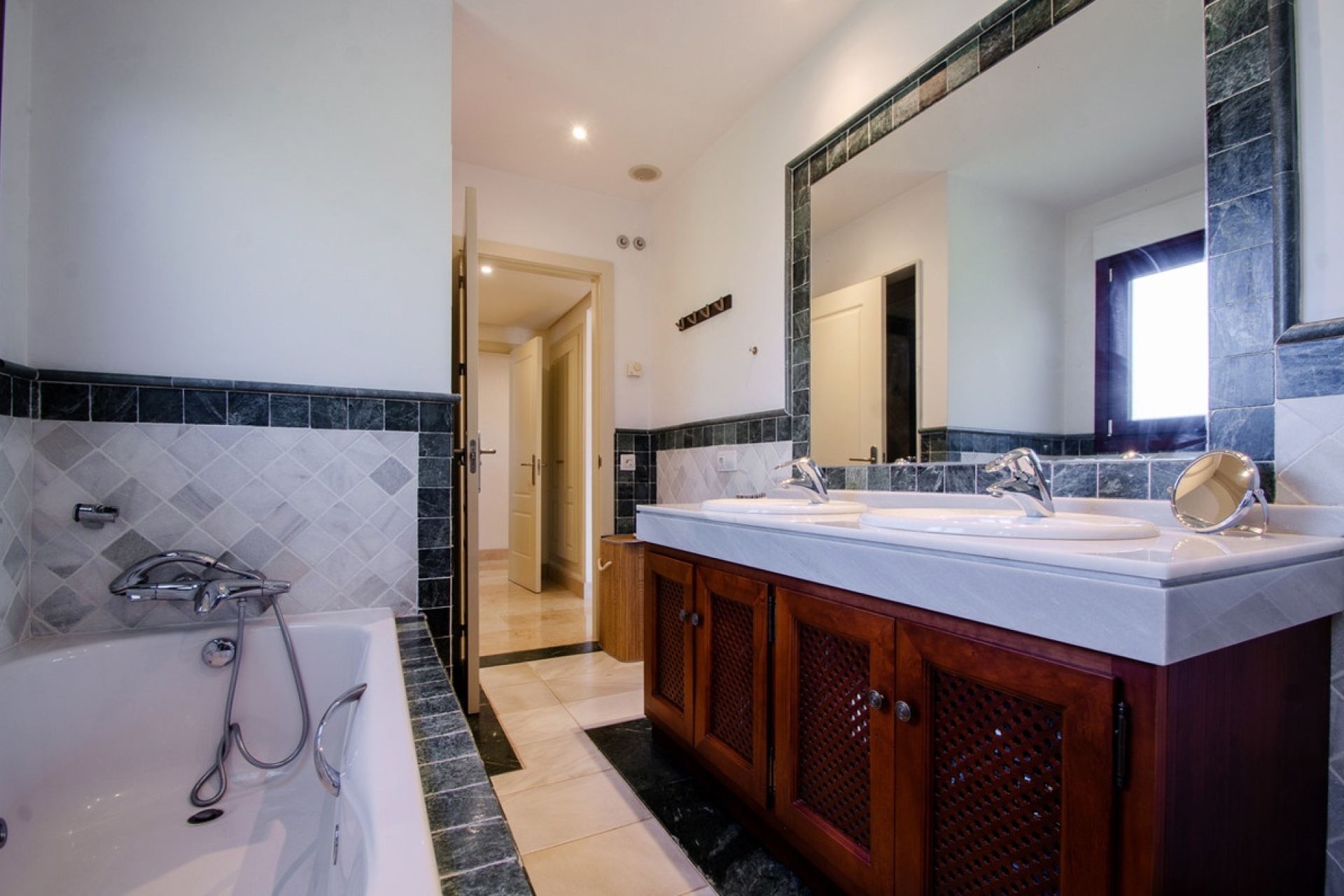 Wiederverkauf - apartment - Marbella - The Golden Mile