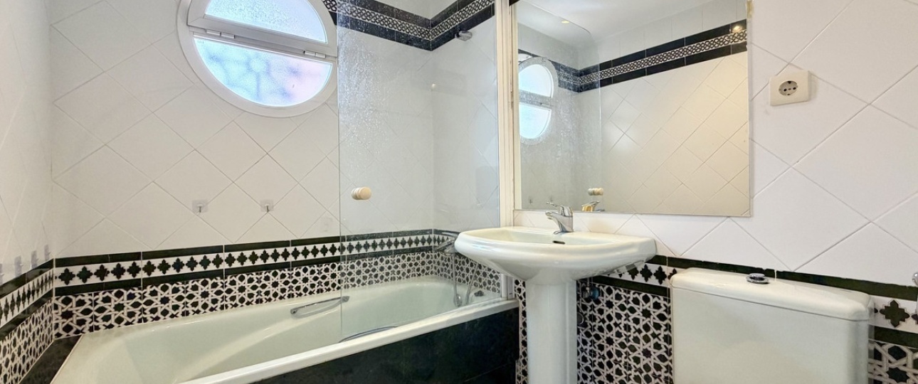 Wiederverkauf - Town house - Estepona - Estepona Centro
