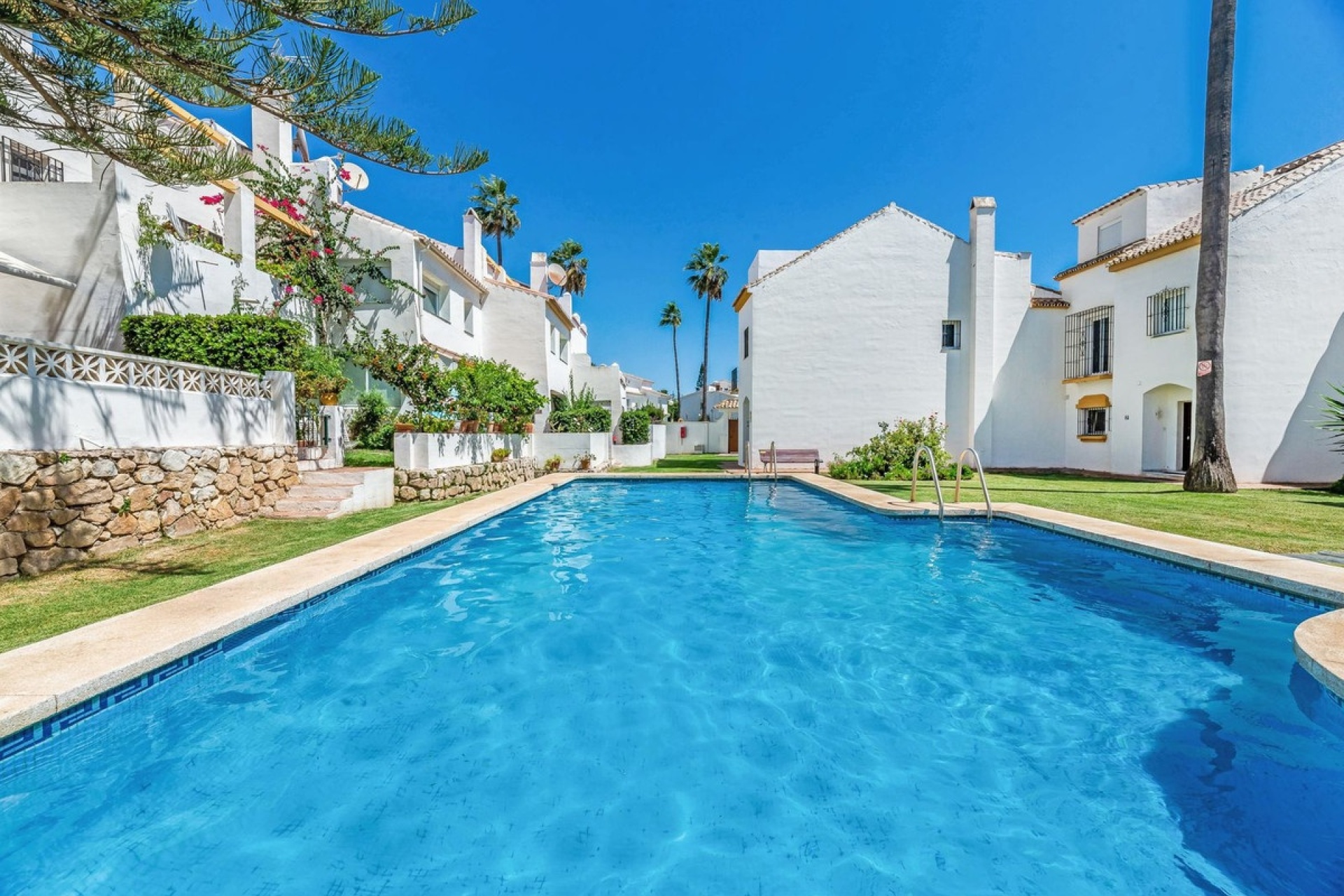 Wiederverkauf - Town house - Marbella - Las Chapas