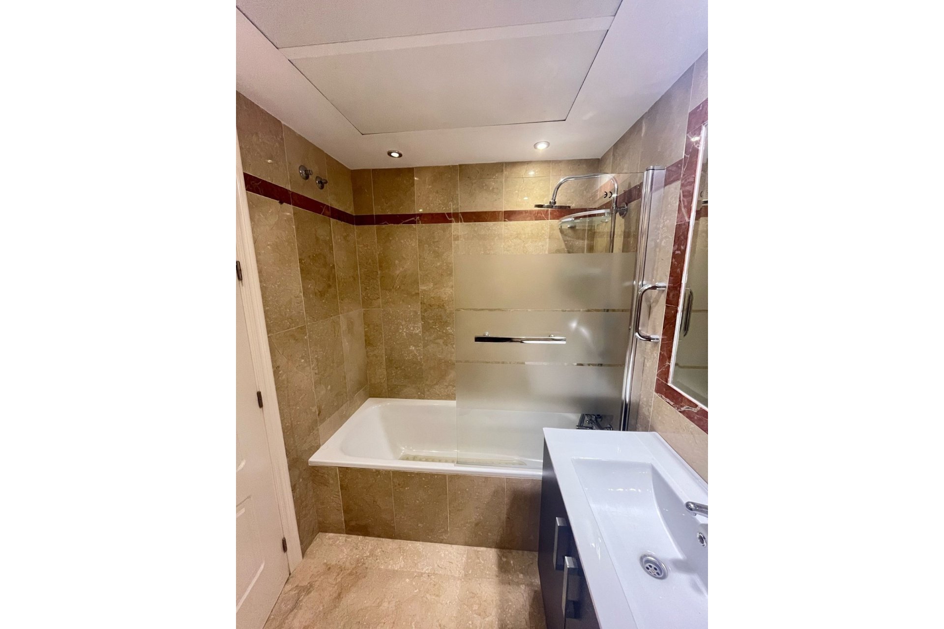 Wiederverkauf - Town house - Marbella - Nueva Andalucía