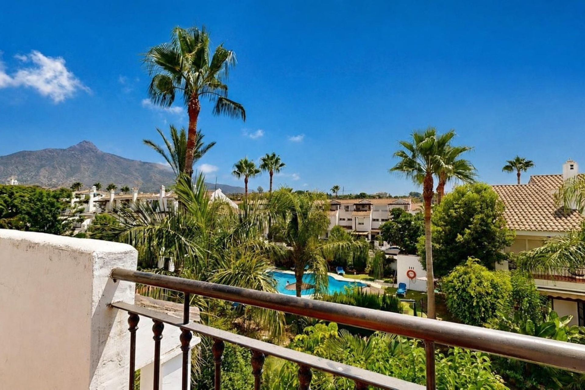 Wiederverkauf - Town house - Marbella - Nueva Andalucía