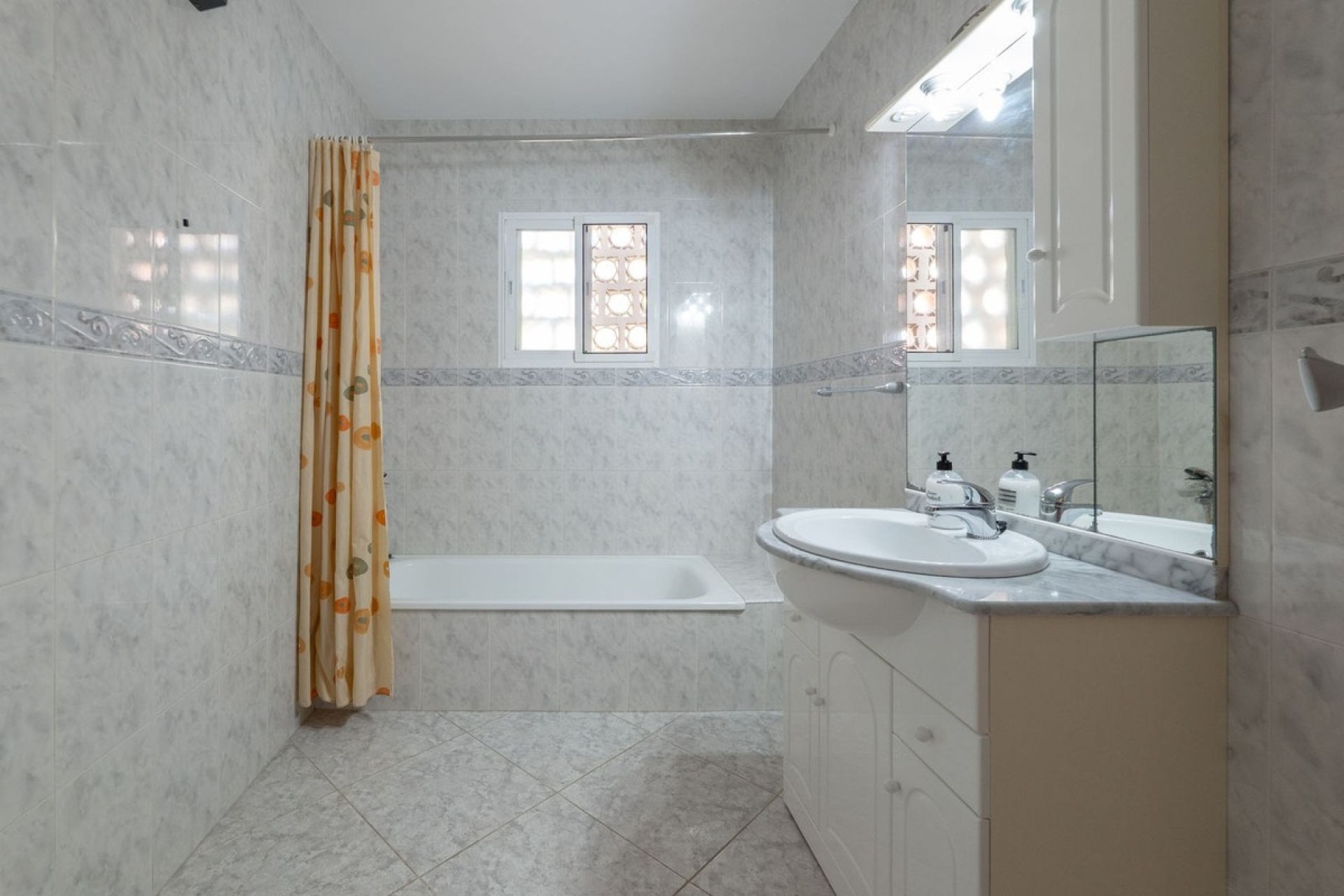 Wiederverkauf - Town house - Marbella - Nueva Andalucía