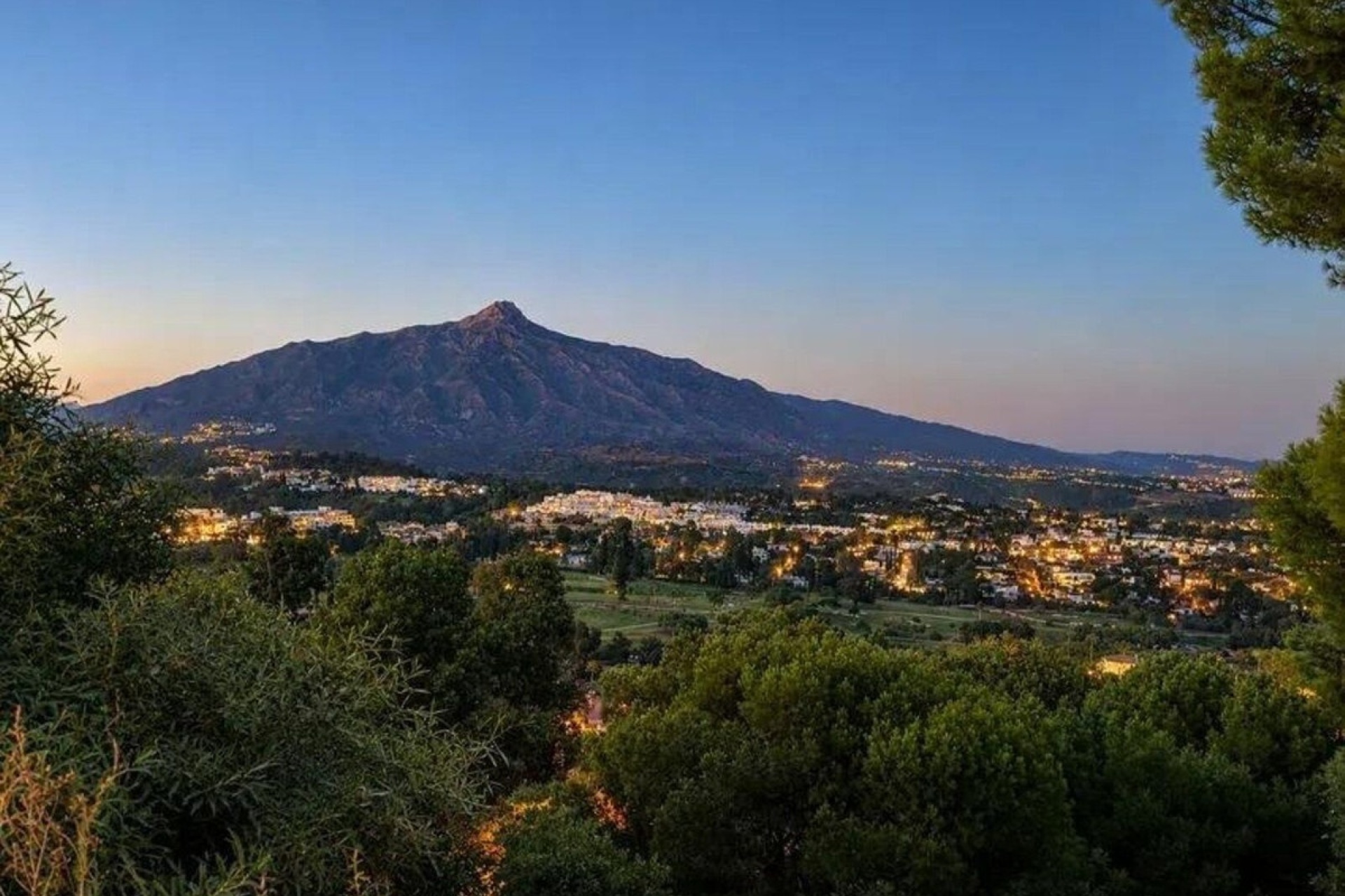 Wiederverkauf - Town house - Marbella - Nueva Andalucía