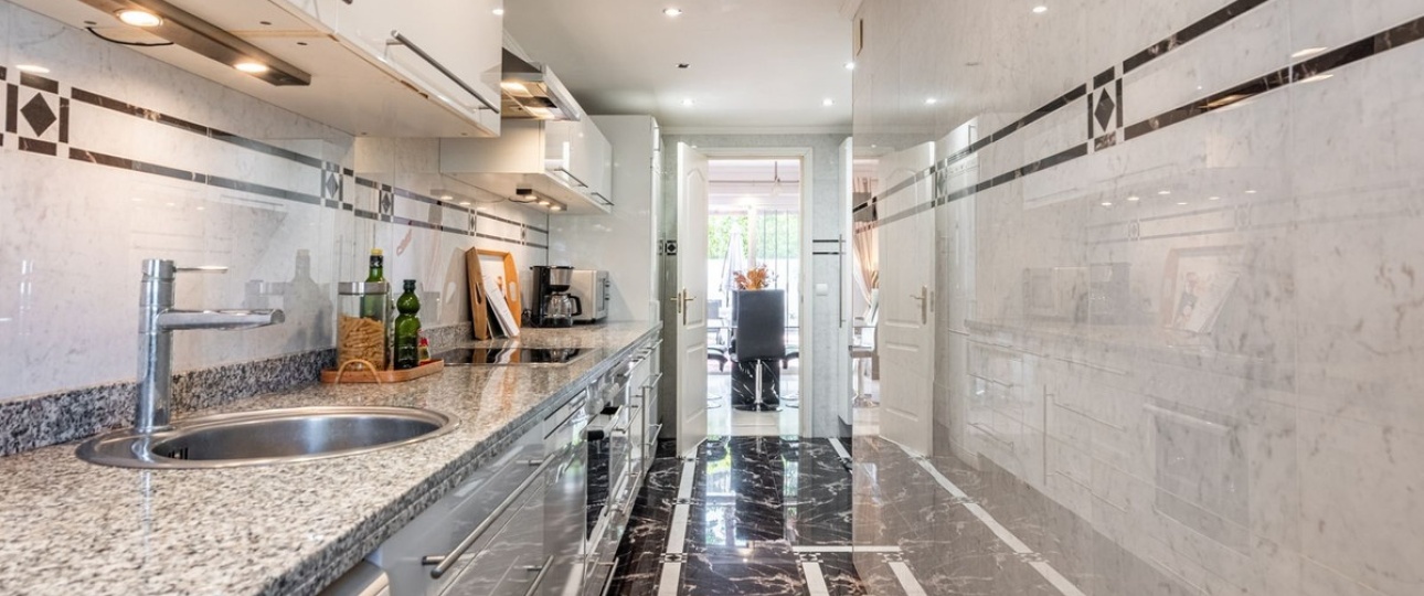 Wiederverkauf - Town house - Marbella - Nueva Andalucía