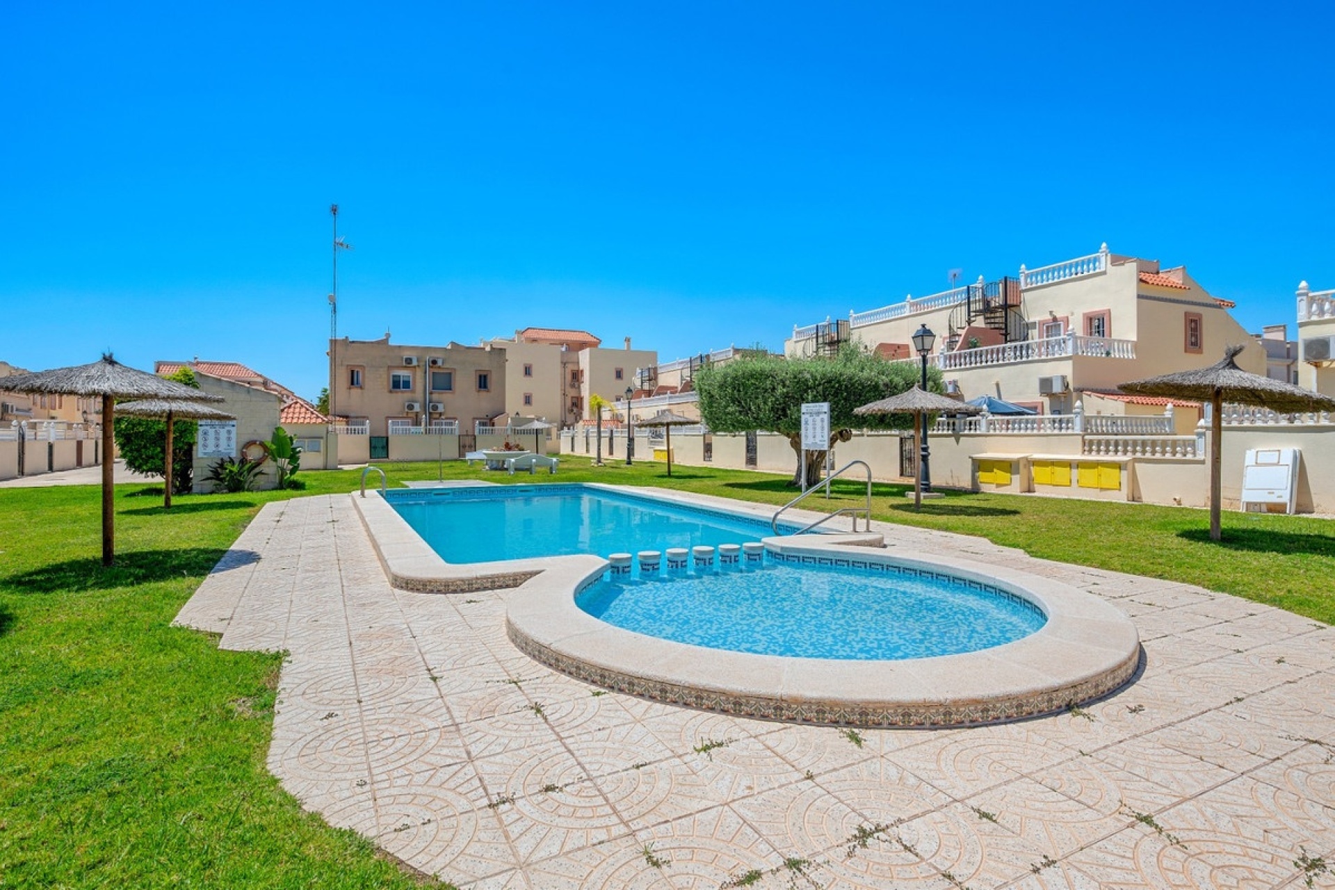 Wiederverkauf - Town house - Orihuela - La Zenia